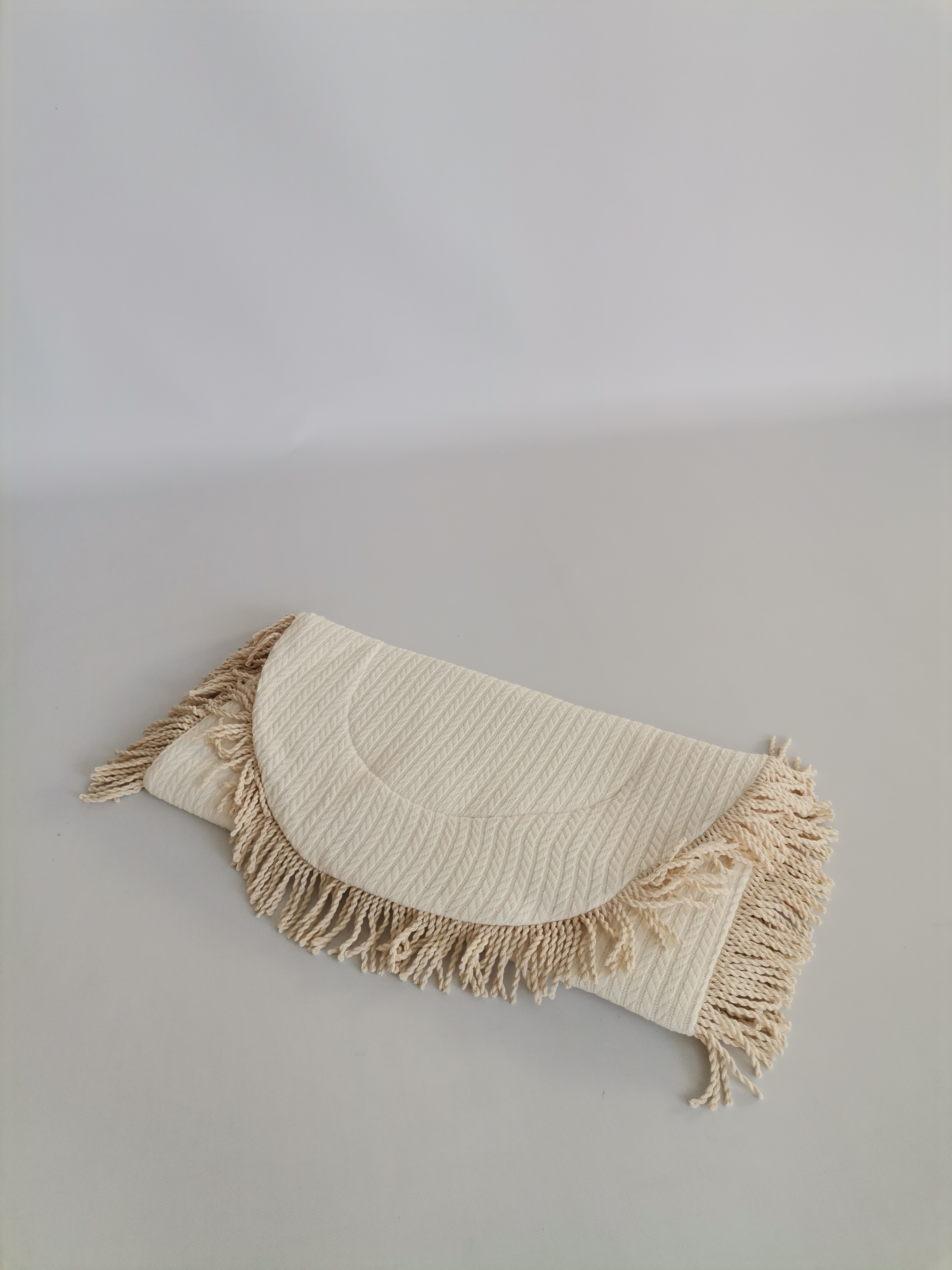 Alt açma matı püsküllü krem örgü pike - karacalı poplin