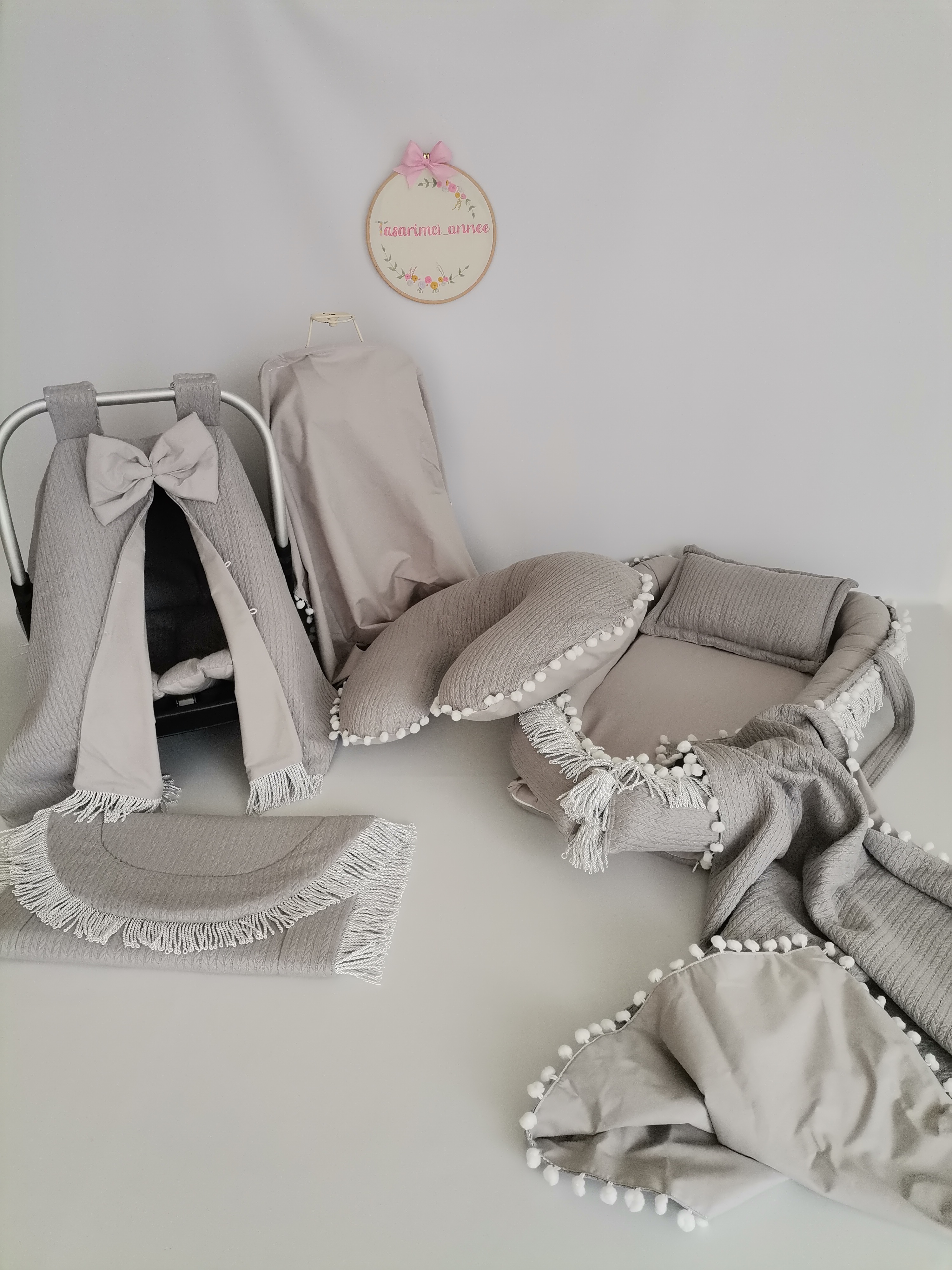 Babynest 8'li püsküllü set gri örgü pike - gri poplin