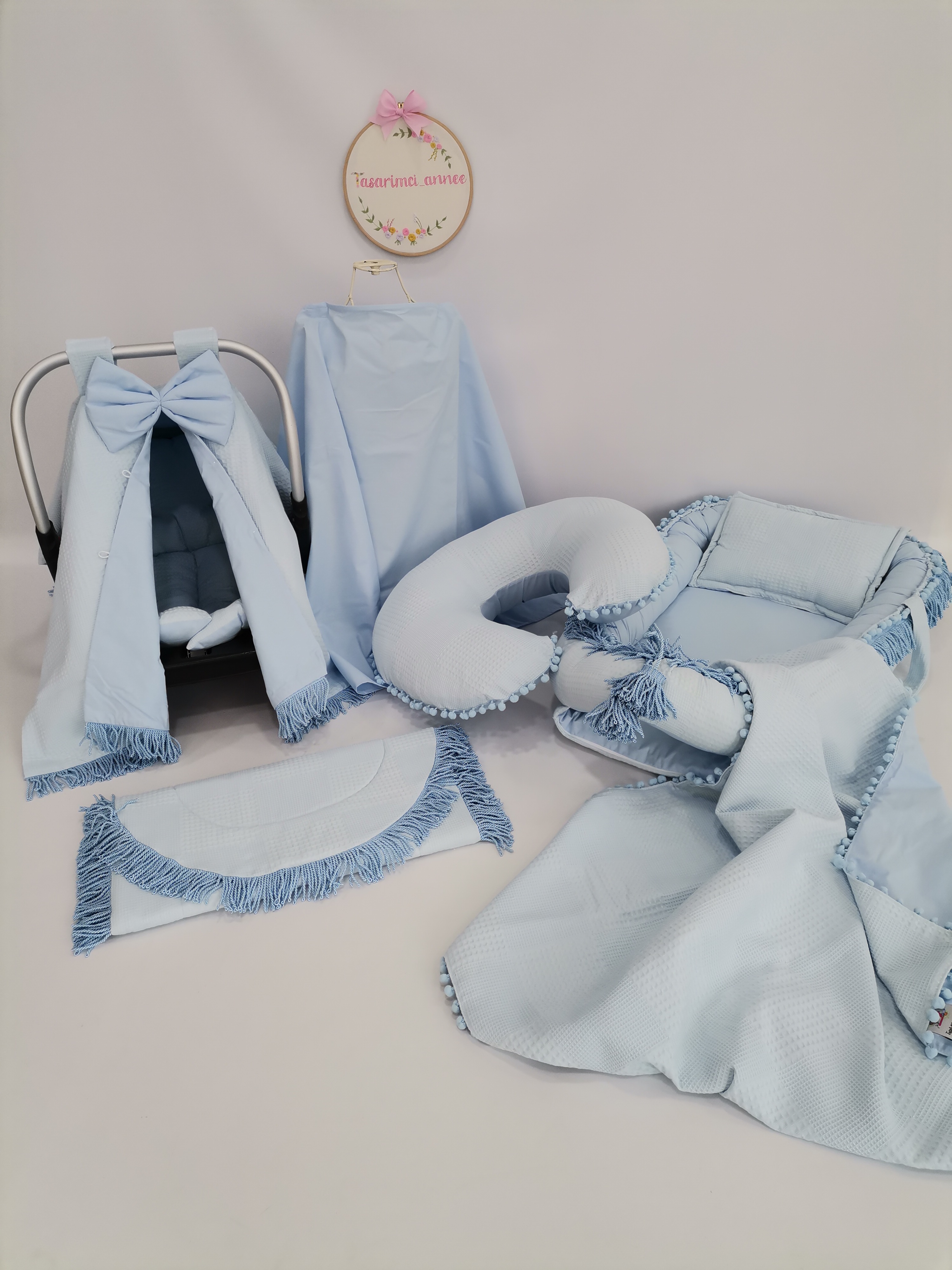 Babynest 8'li mavi püsküllü set mavi waffle pike - mavi poplin