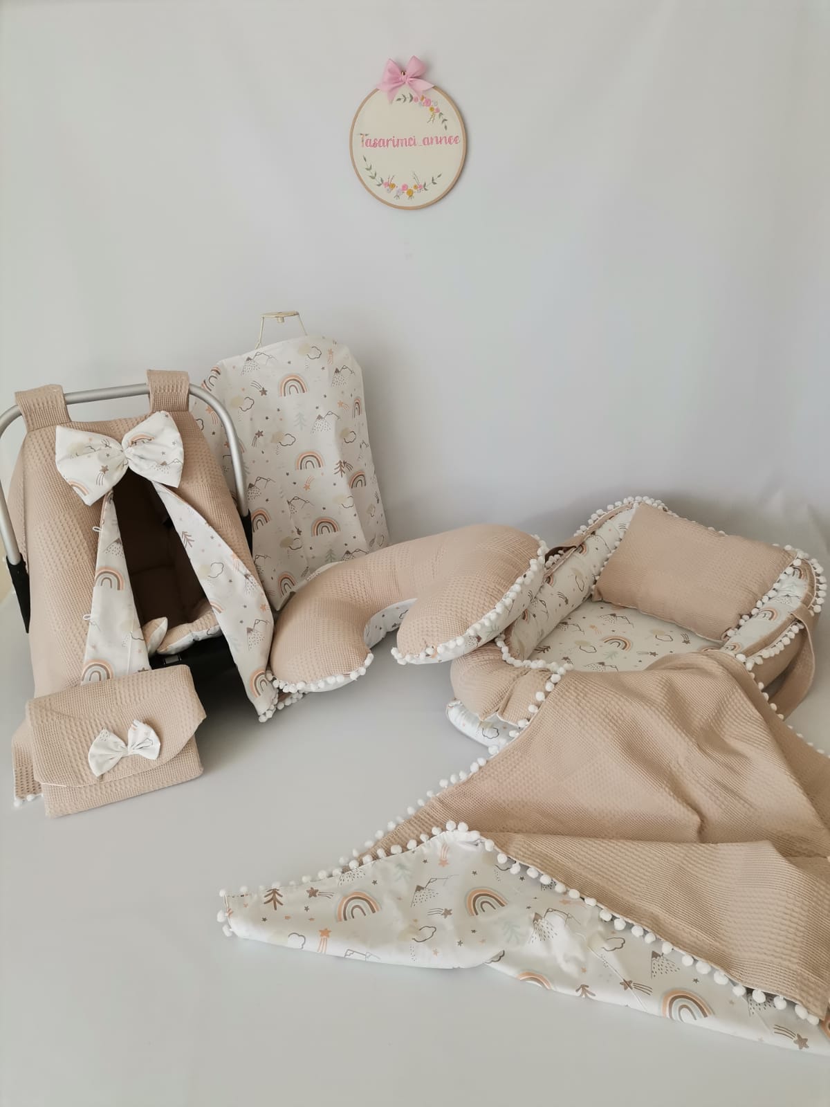 Babynest 8'li set bej waffle pike - dağlı gökkuşaklı poplin