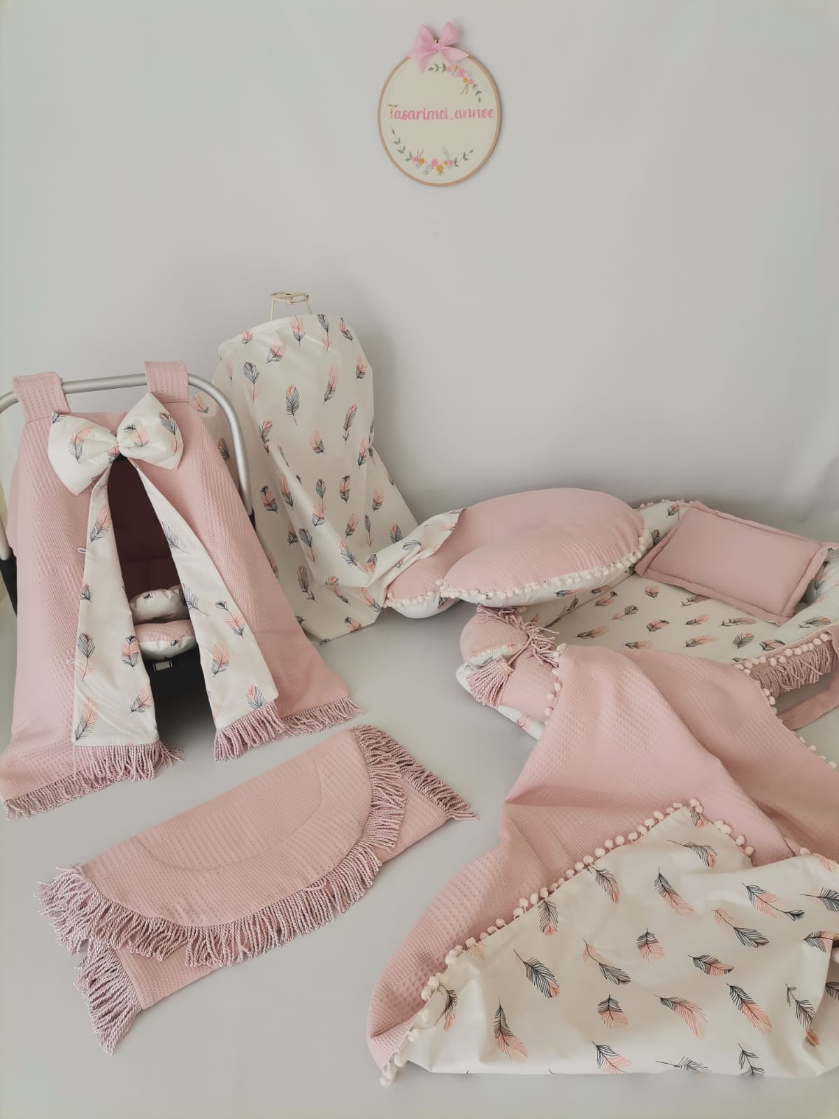 Babynest 8'li pembe püsküllü set pudra pembe waffle pike - pembe tüylü poplin