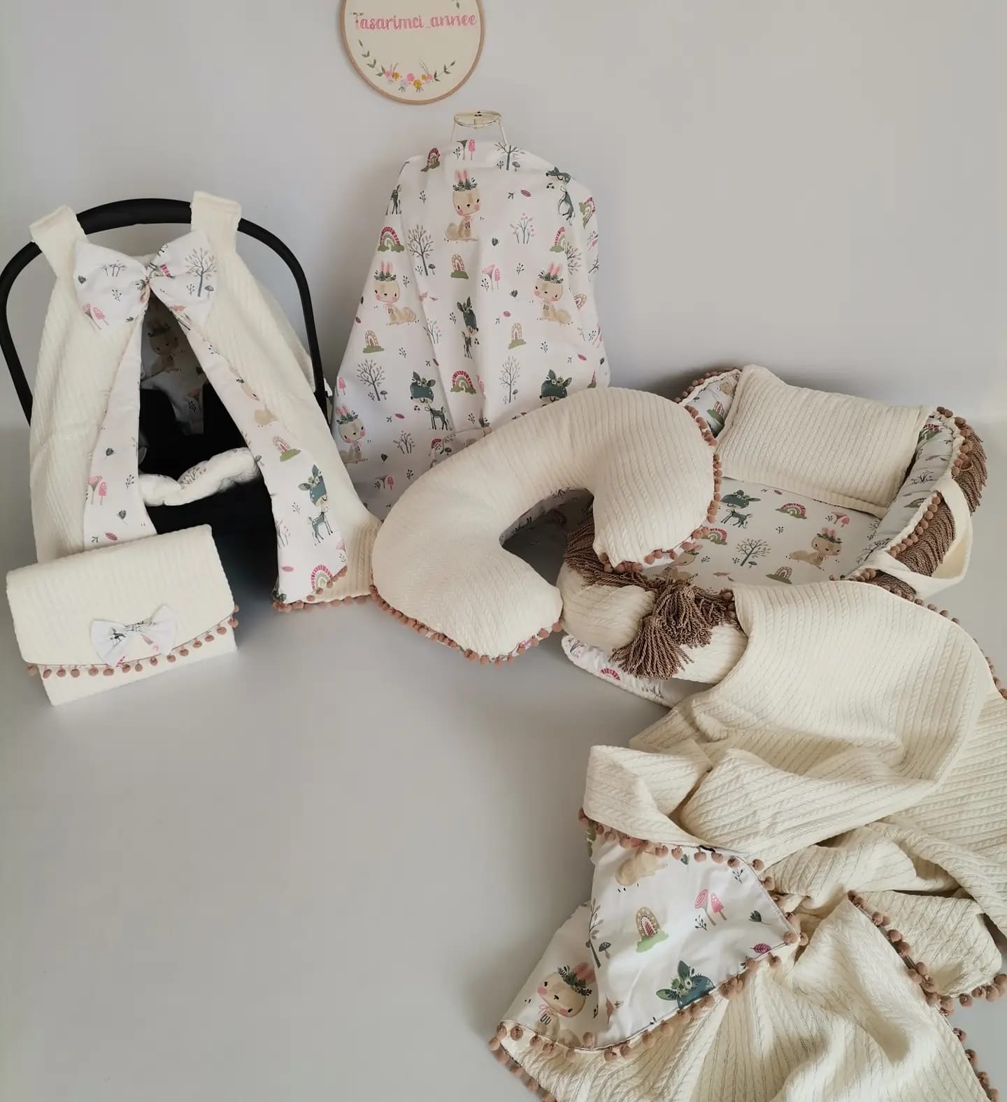 Babynest 8'li püsküllü set krem örgü pike - yeni ceylanlı poplin