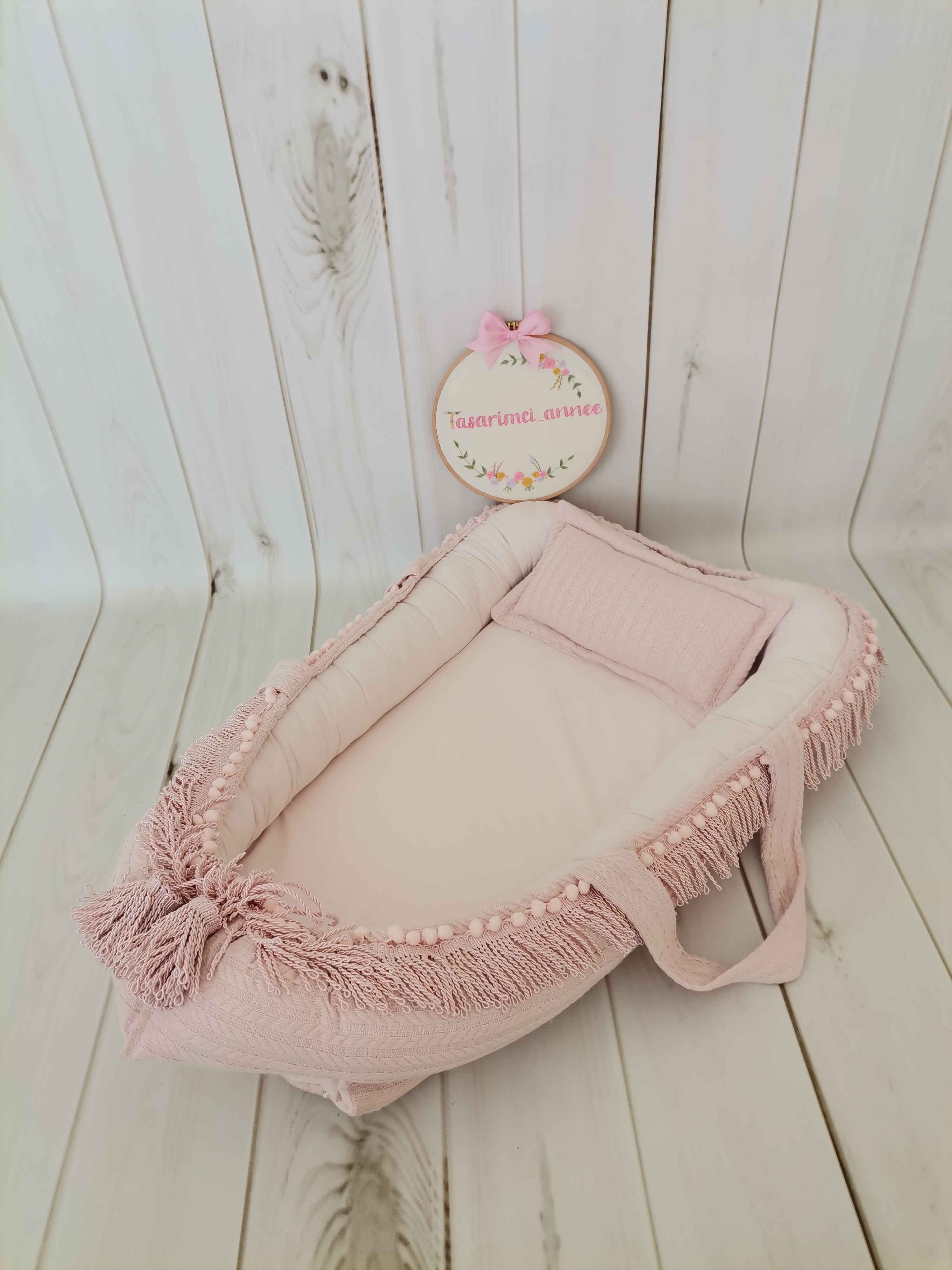 Babynest pembe püsküllü pudra örgü pike - pudra poplin