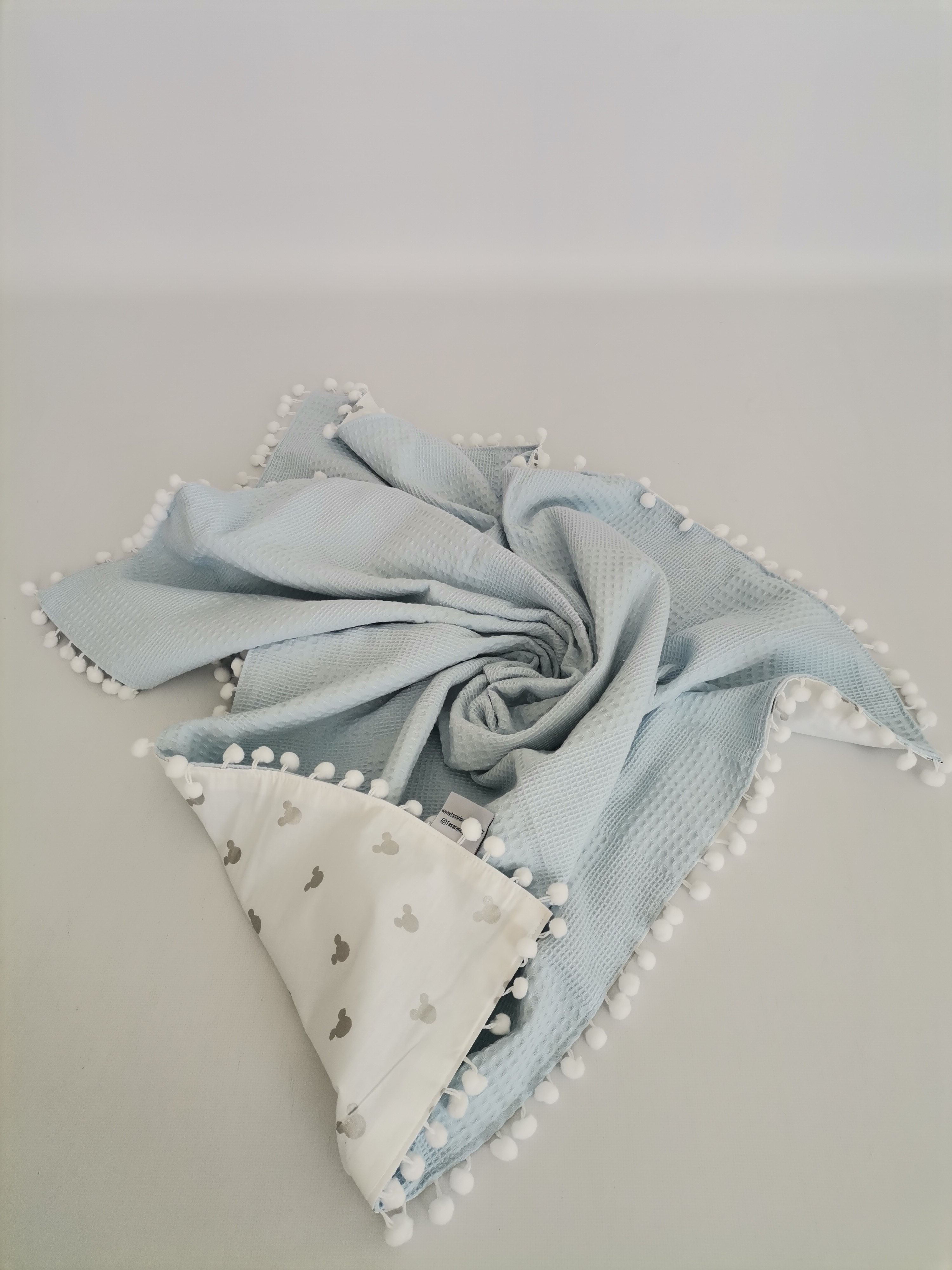 Battaniye mavi waffle pike - gümüş mickeyli poplin