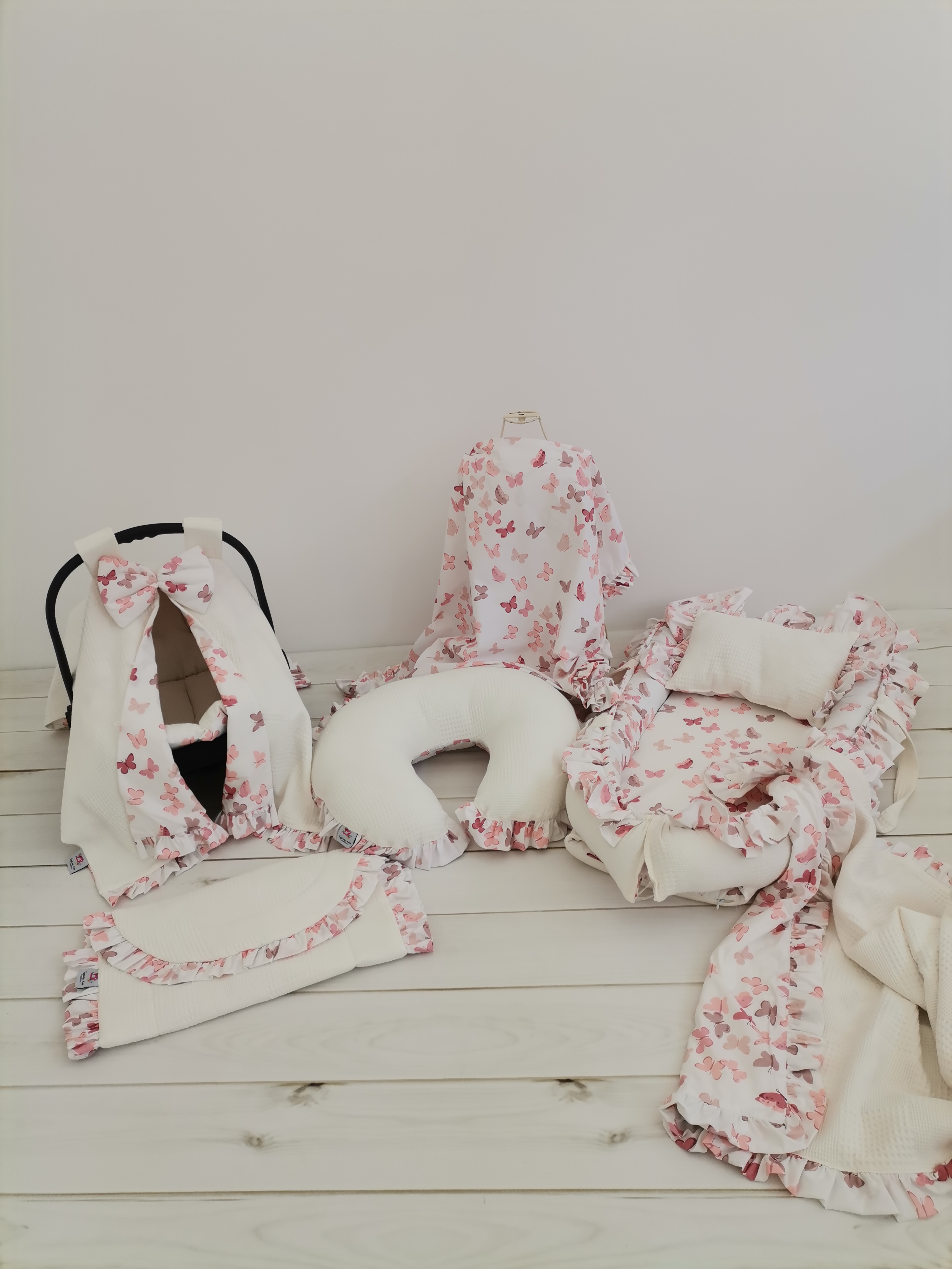 Babynest 8'li fırfırlı set krem klasik pike - pudra kelebekli poplin