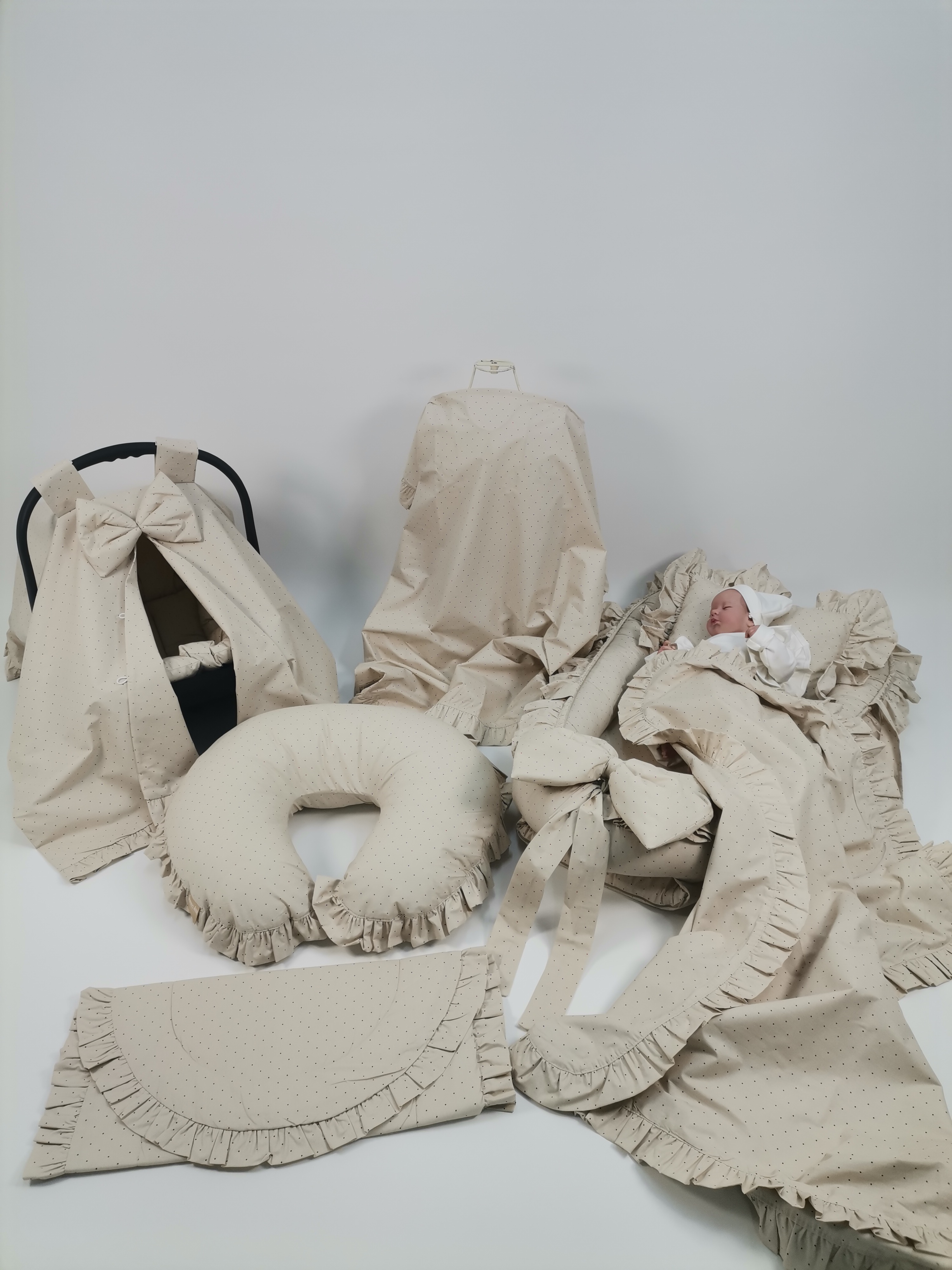 Babynest 8'li fırfırlı set bej zemin üstü kahve rengi puantiyeli poplin