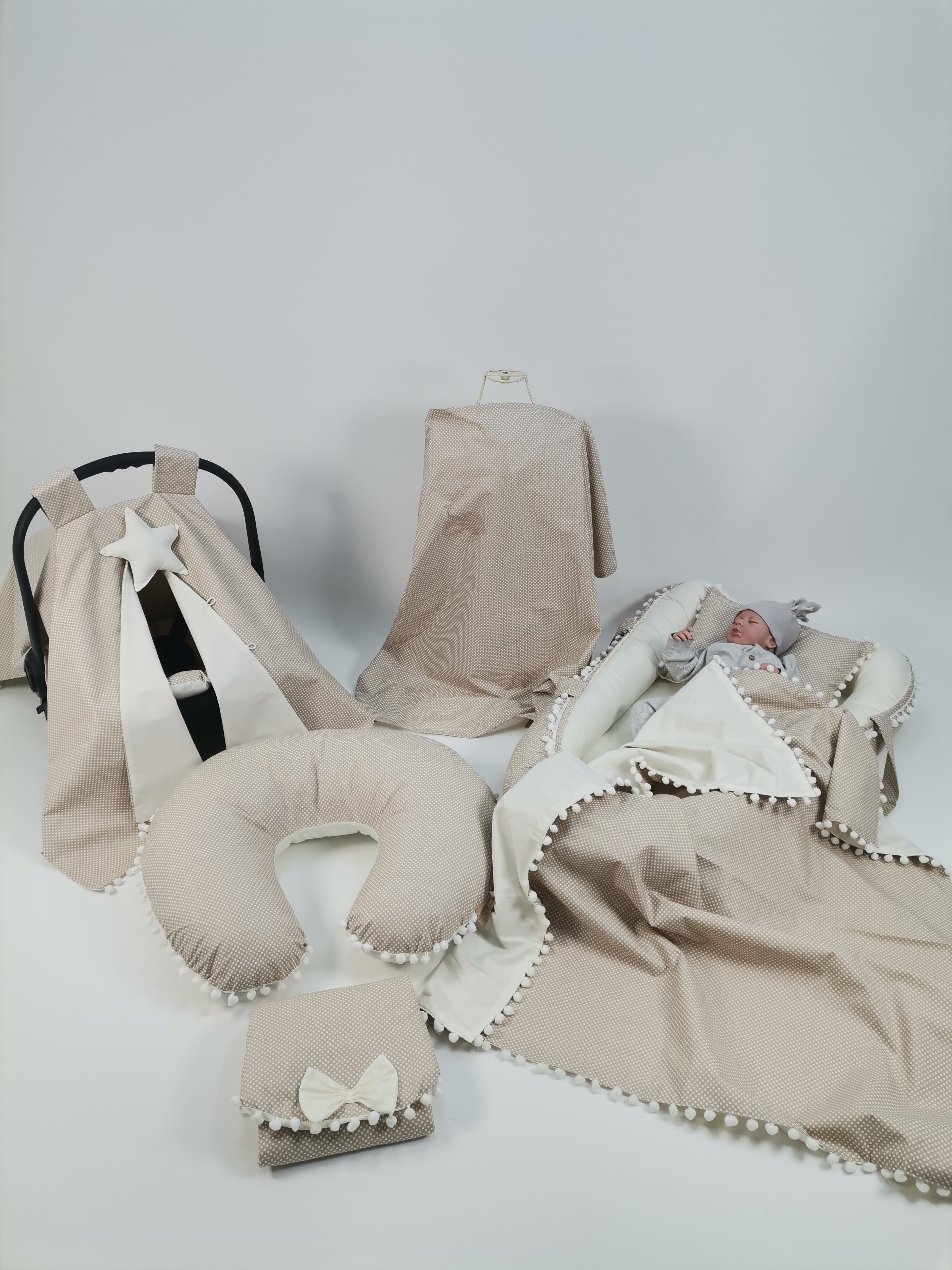 Babynest 8'li set bej zemin üstü beyaz puantiyeli - krem poplin