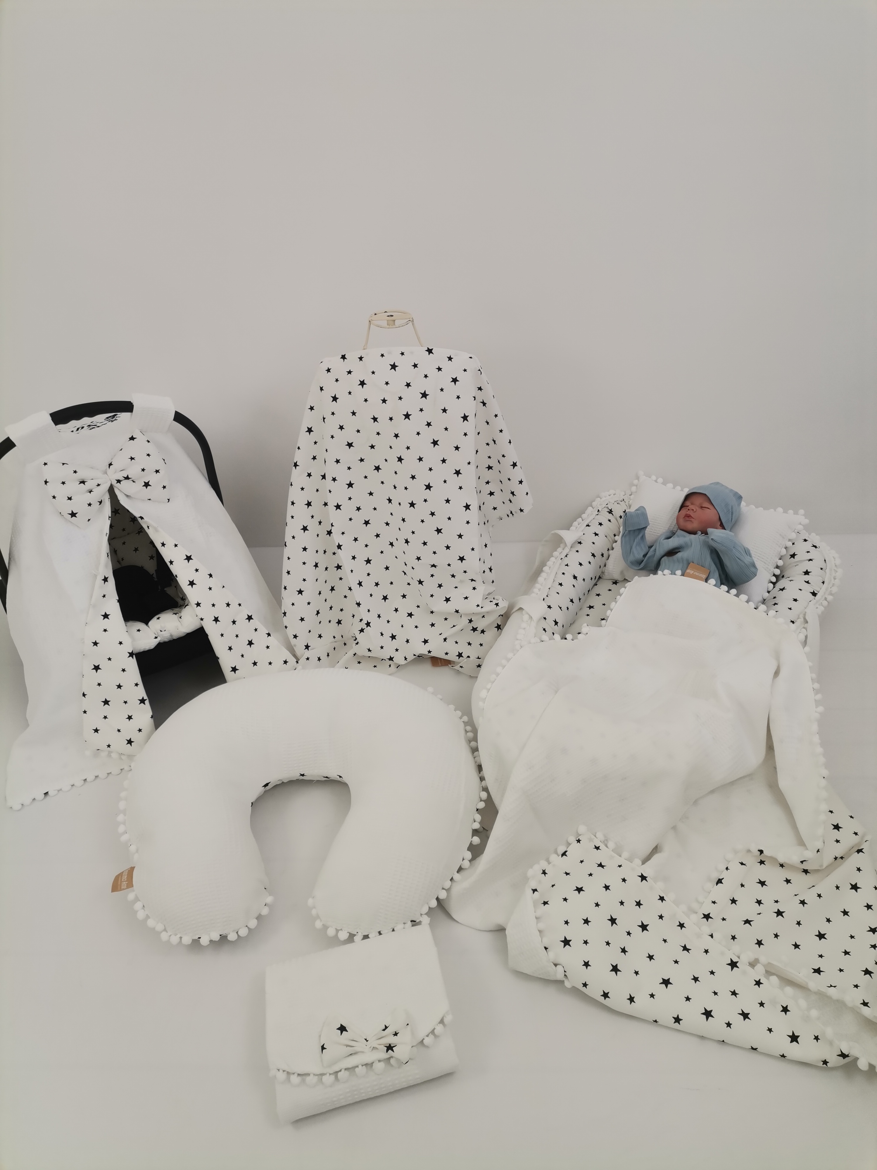 Babynest 8'li set beyaz waffle pike - beyaz üstü siyah yıldızlı poplin