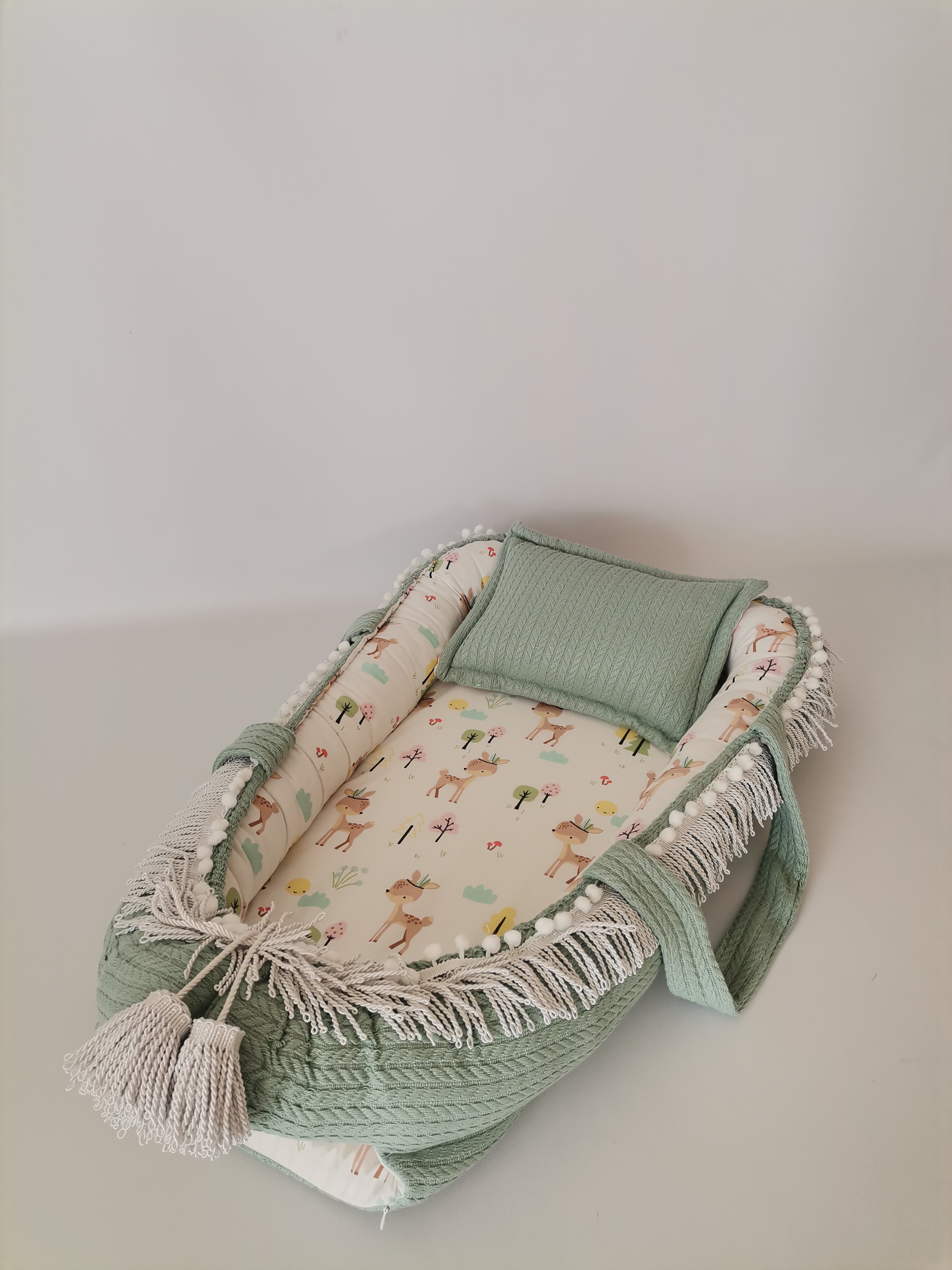 Babynest beyaz püsküllü yeşil örgü pike - karacalı poplin