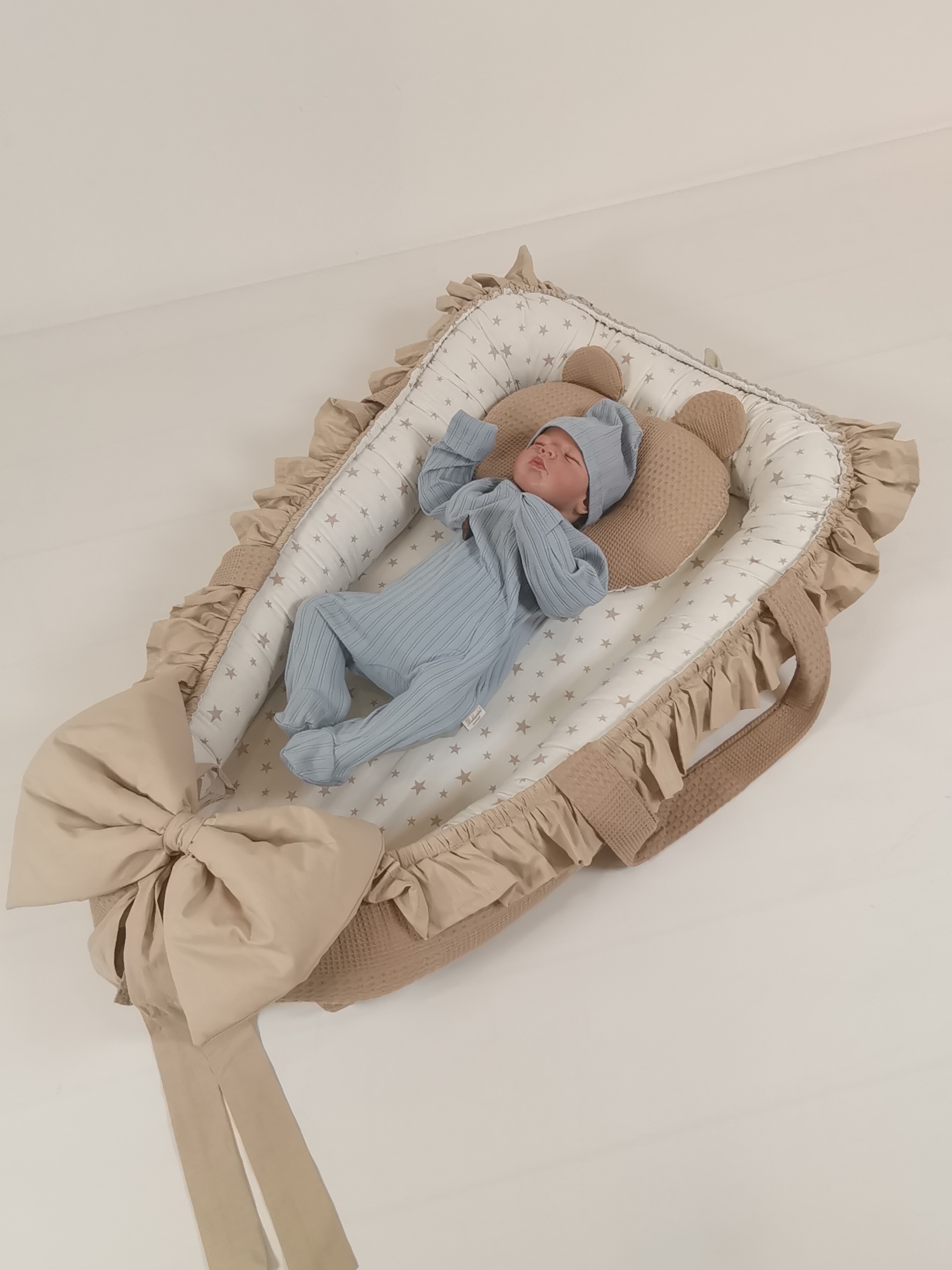 Babynest fırfırlı bej waffle pike - beyaz üstü bej yıldızlı 