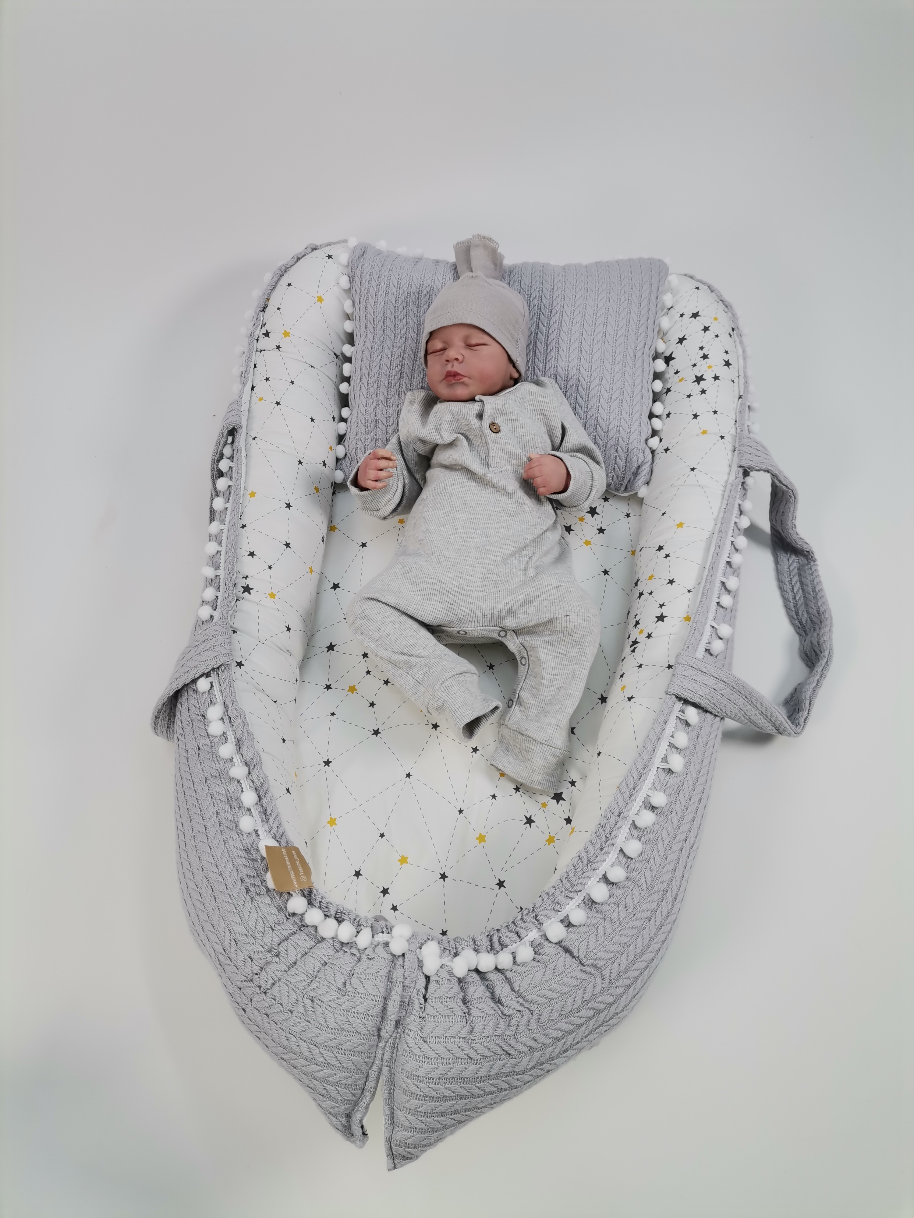 Babynest gri örgü pike - beyaz üstü gri samanyolu yıldızlı poplin