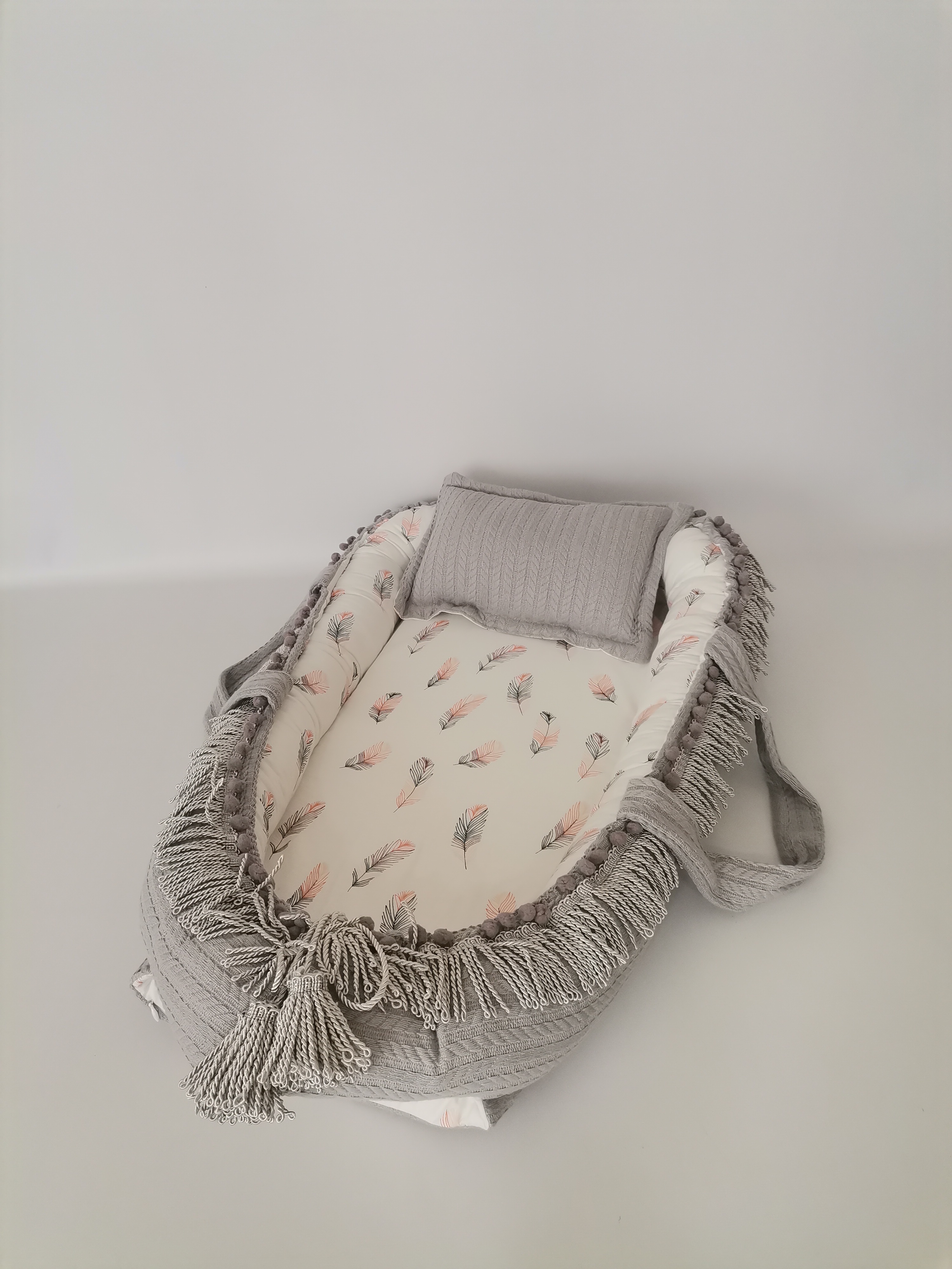 Babynest gri püsküllü gri örgü pike - pembe tüylü poplin