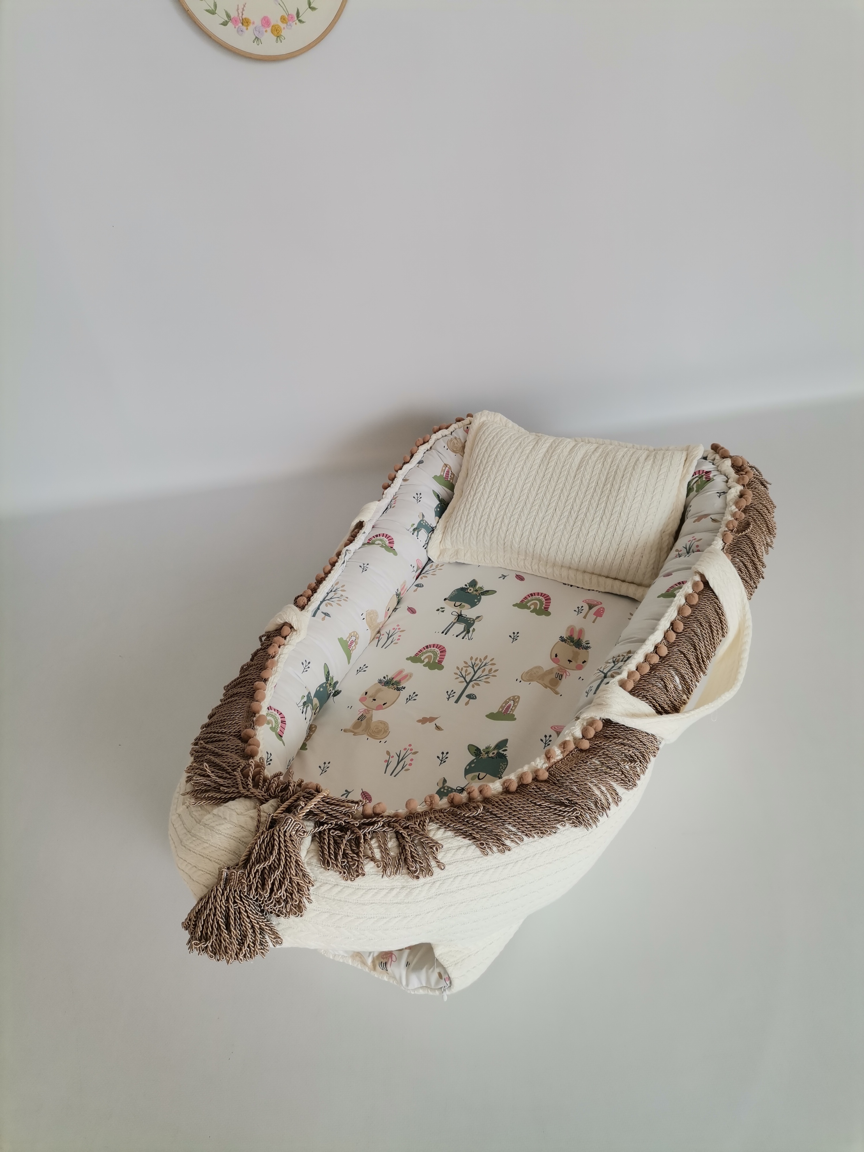 Babynest kahverengi püsküllü krem örgü pike -yeni ceylanlı poplin