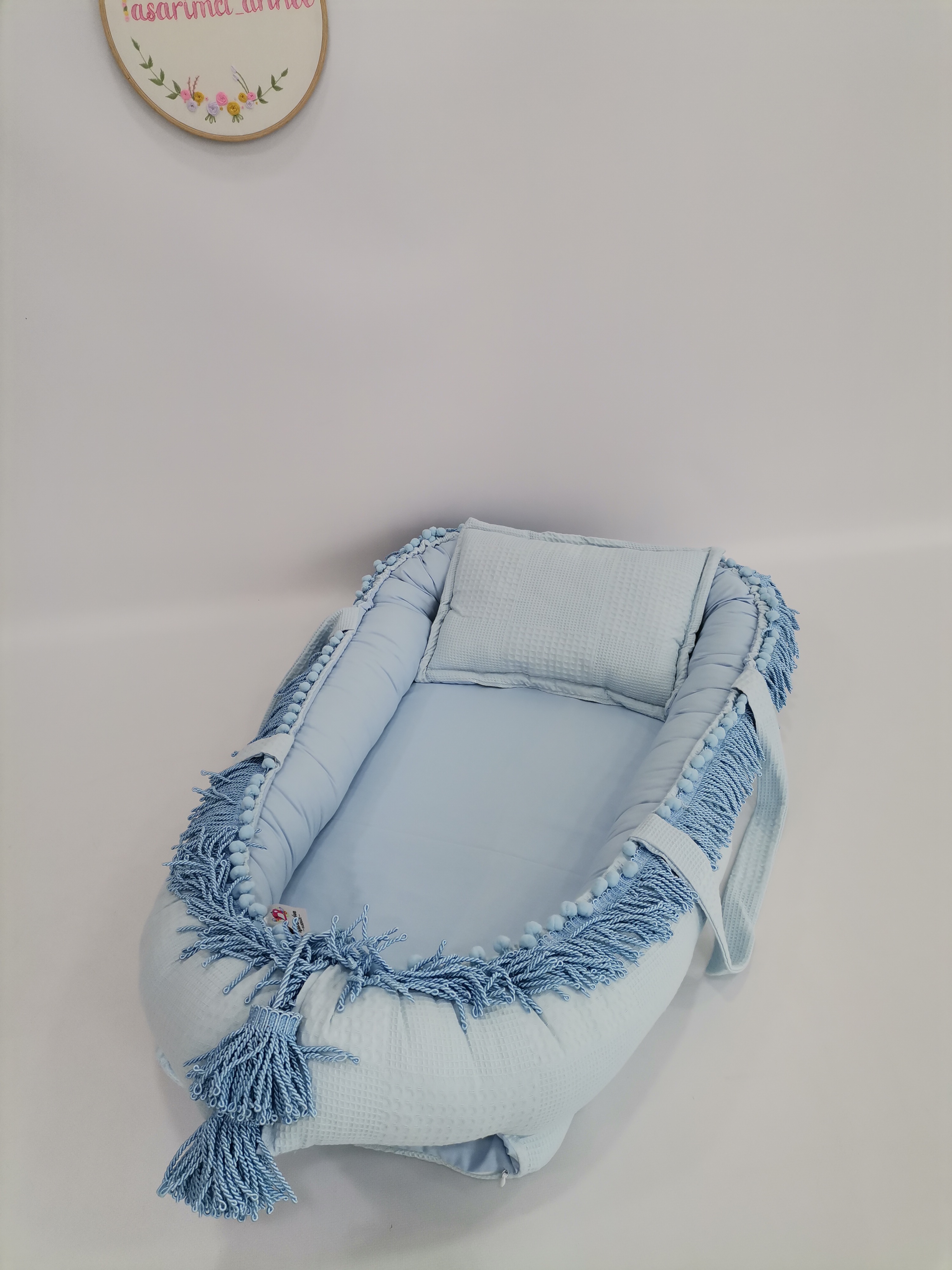 Babynest mavi püsküllü mavi waffle pike - mavi poplin