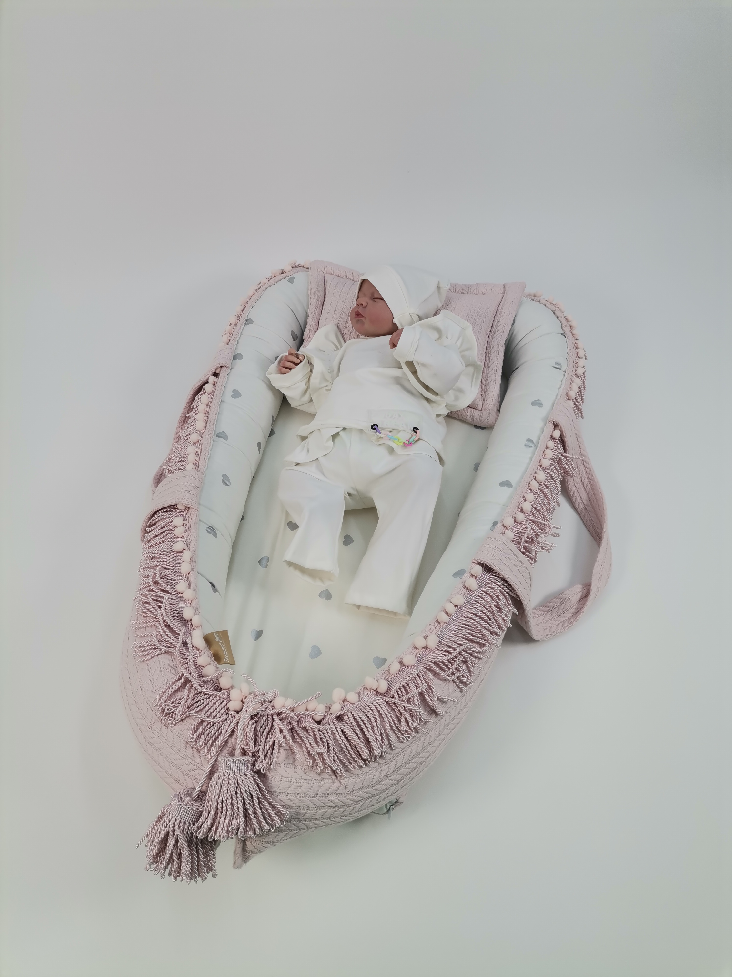 Babynest pembe püsküllü pudra örgü pike - gümüş kalpli poplin