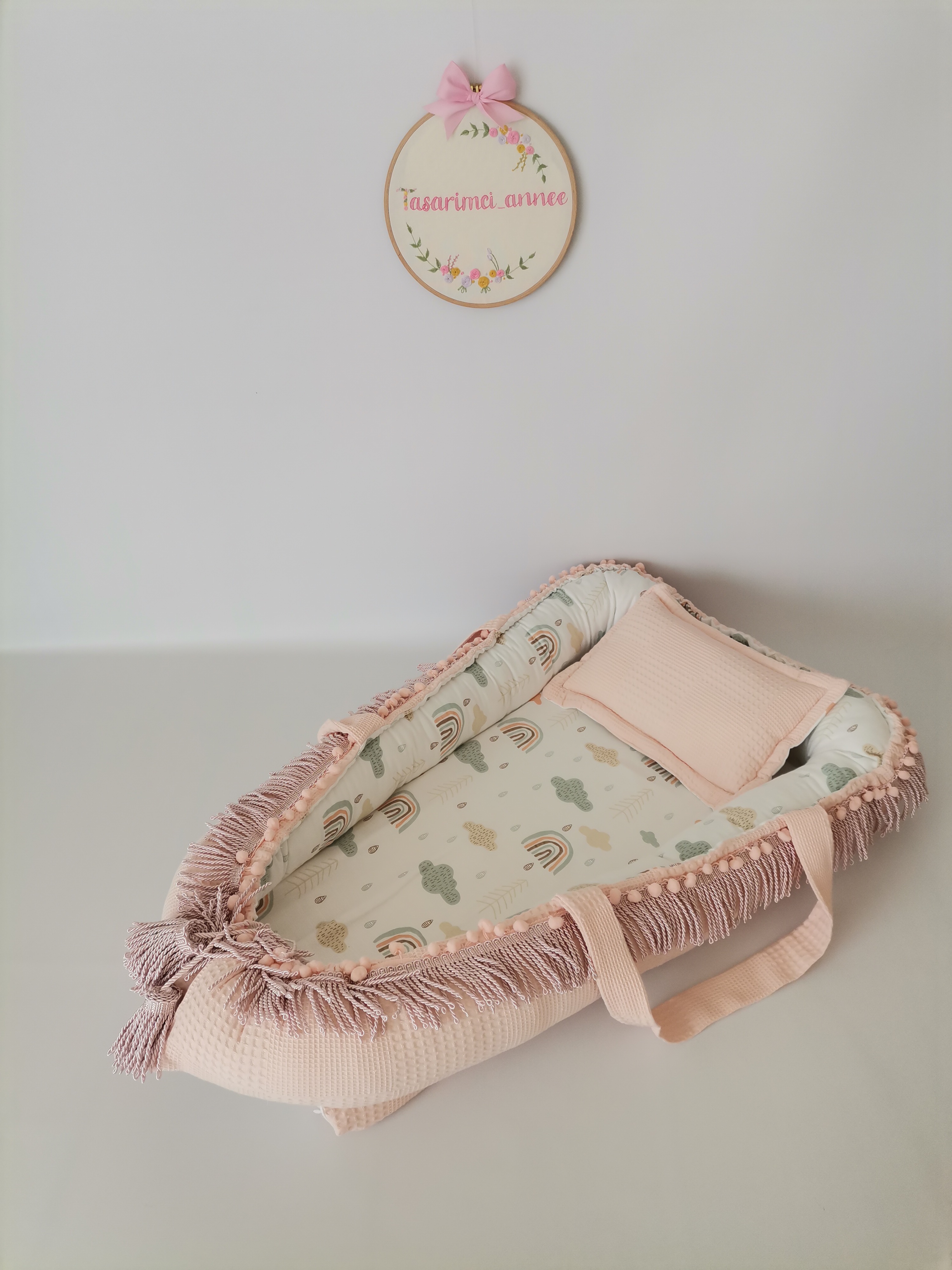 Babynest pembe püsküllü somon waffle pike - gökkuşaklı müslin