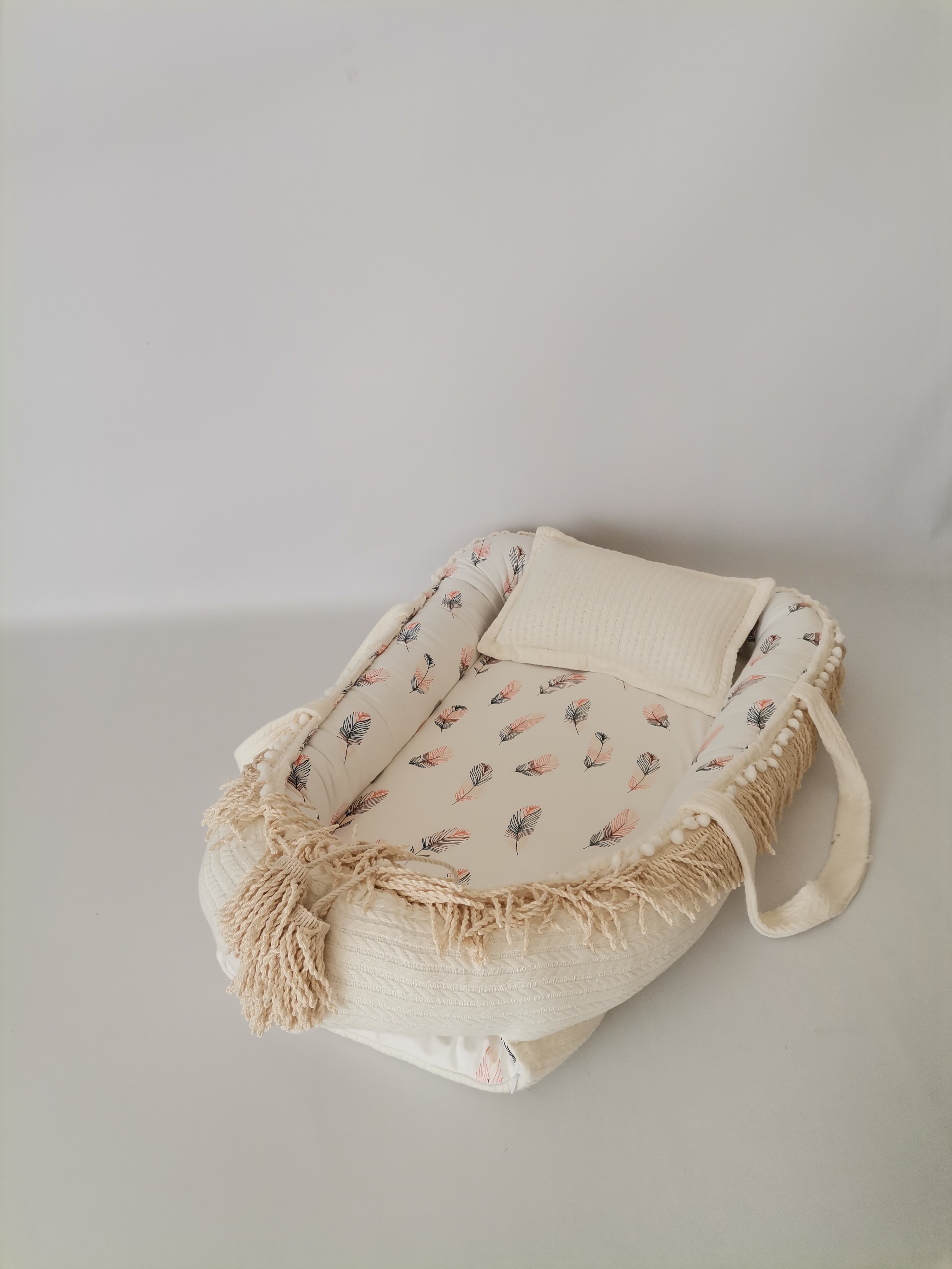 Babynest püsküllü krem örgü pike - pembe tüylü poplin