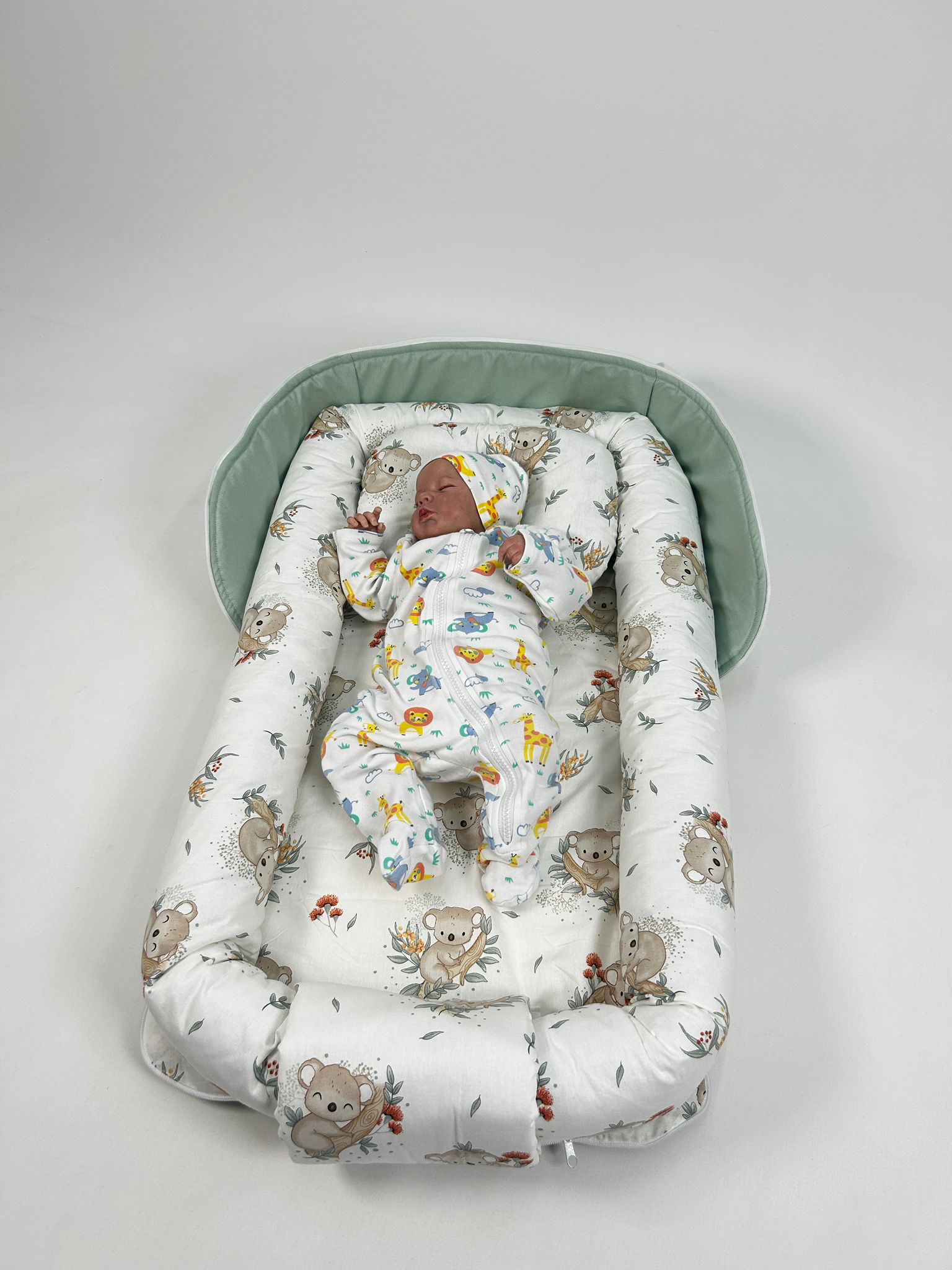 Çantalı babynest yeşil panama keten  - koala desenli poplin