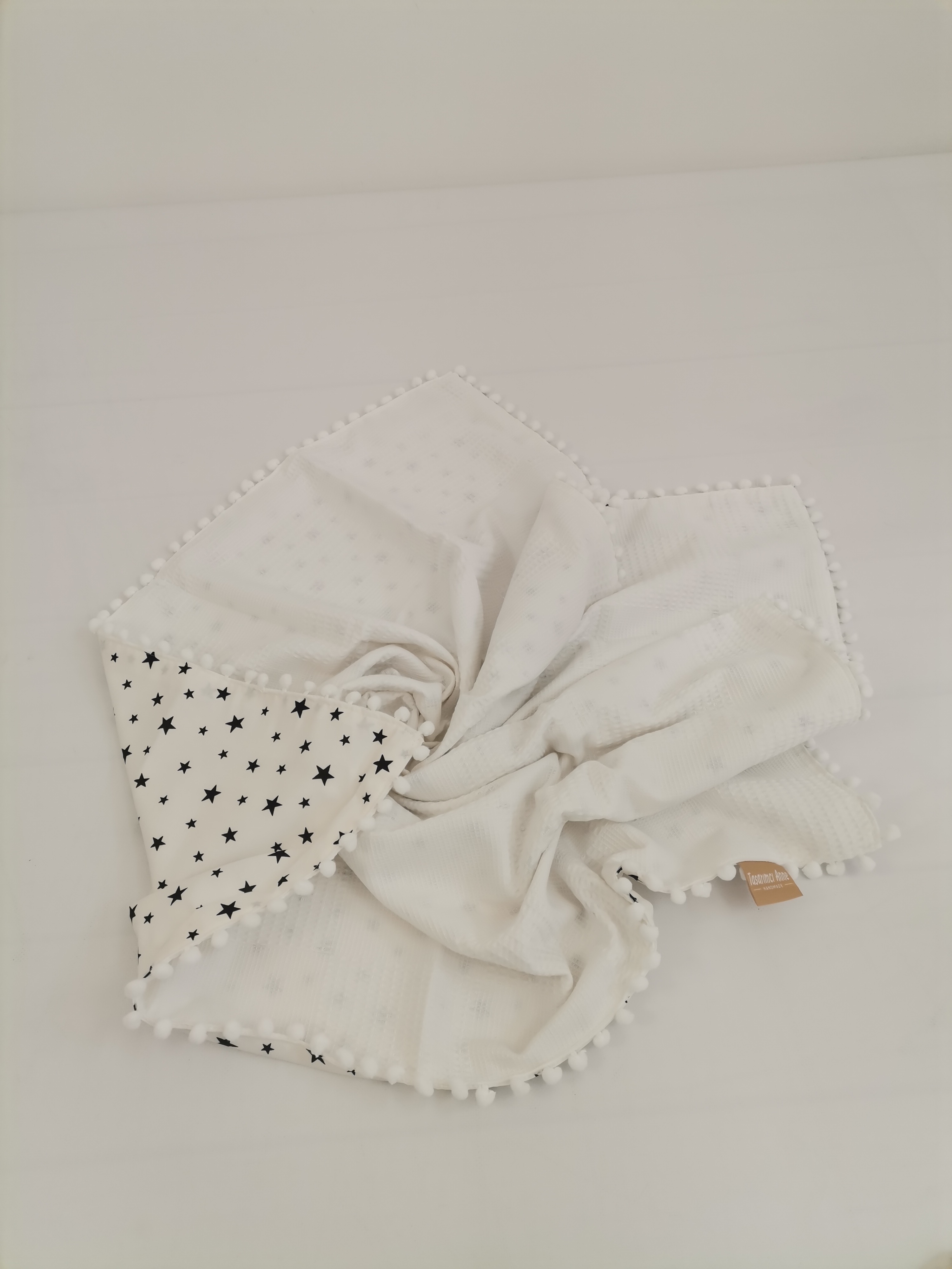 Battaniye beyaz waffle pike - beyaz üstü siyah yıldızlı poplin