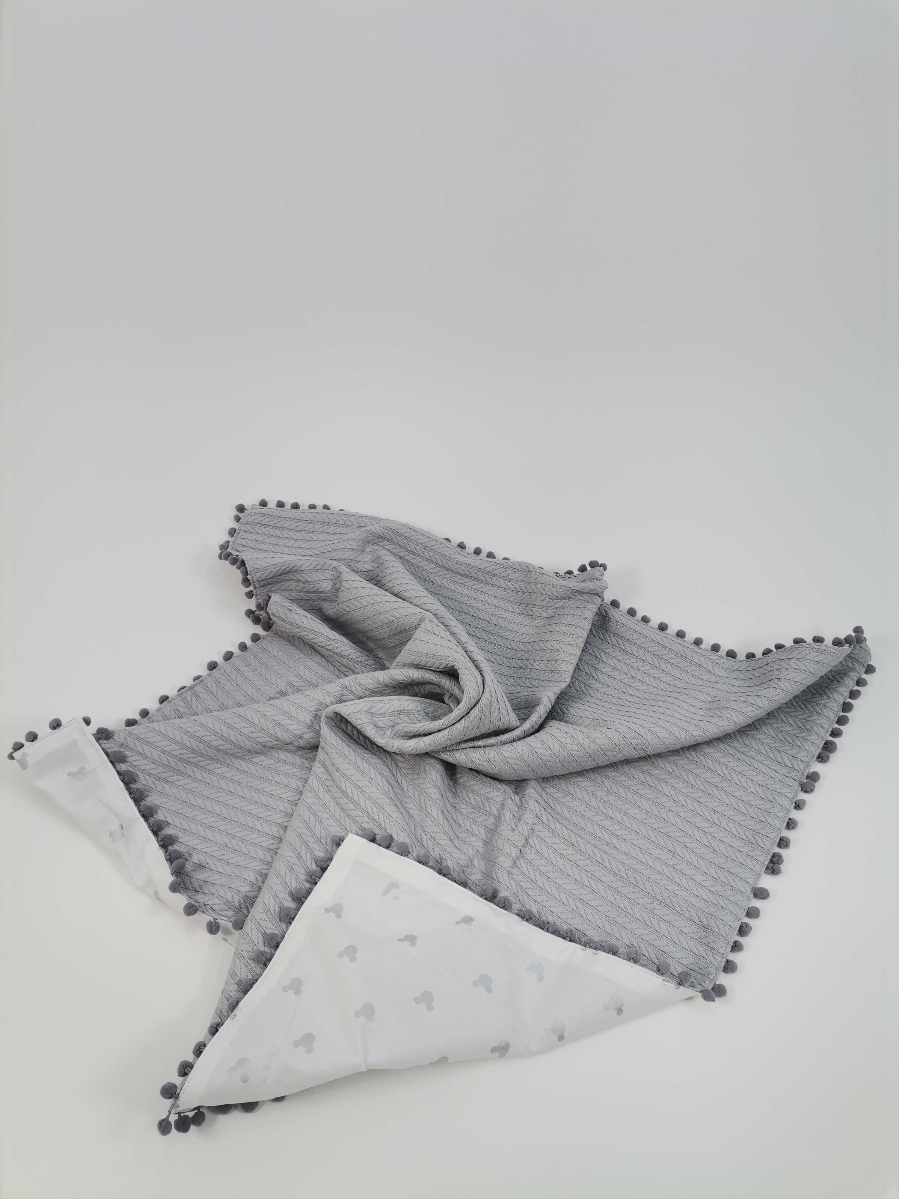 Battaniye gri örgü pike - gümüş mickeyli poplin