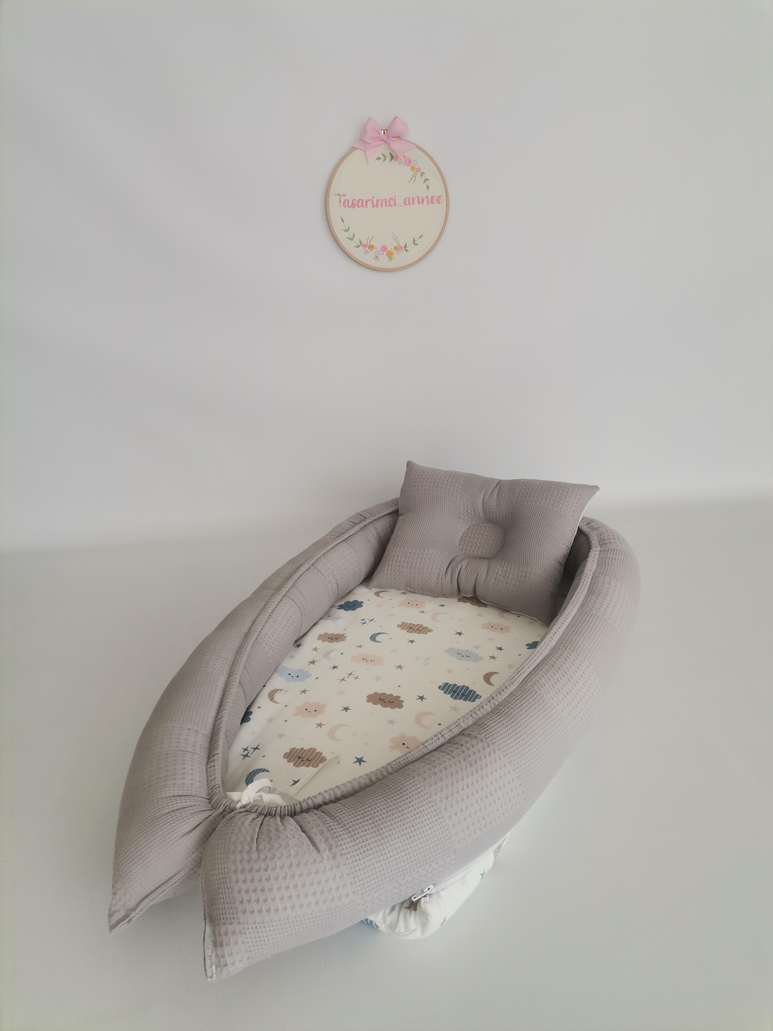 ÇOK AMAÇLI BABYNEST GRİ KLASİK PİKE - MAVİ AYLI BULUTLU MÜSLİN