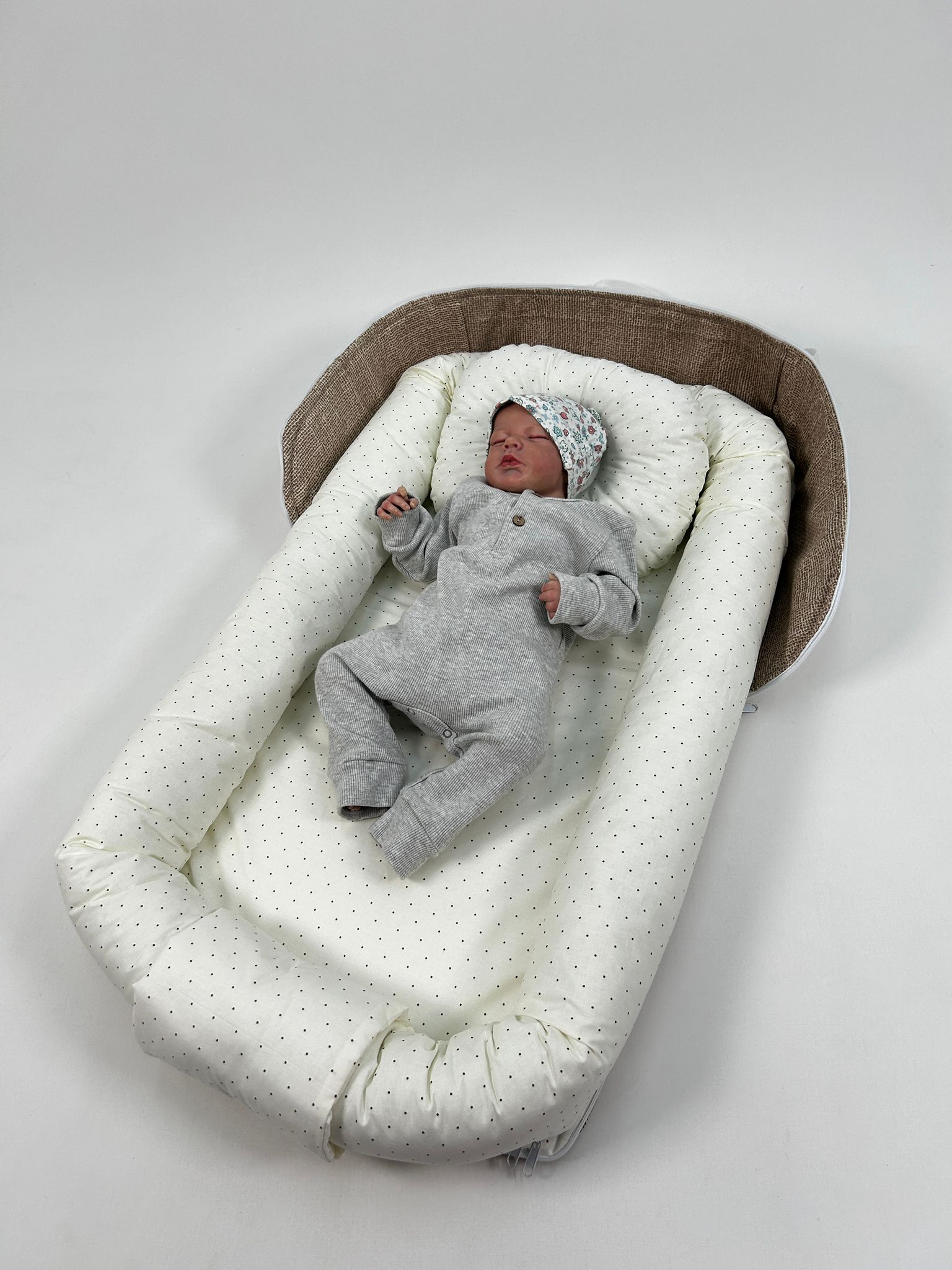 Çantalı babynest bej kırçıllı desenli panama keten  - krem zemin üstü kahve rengi puantiyeli poplin