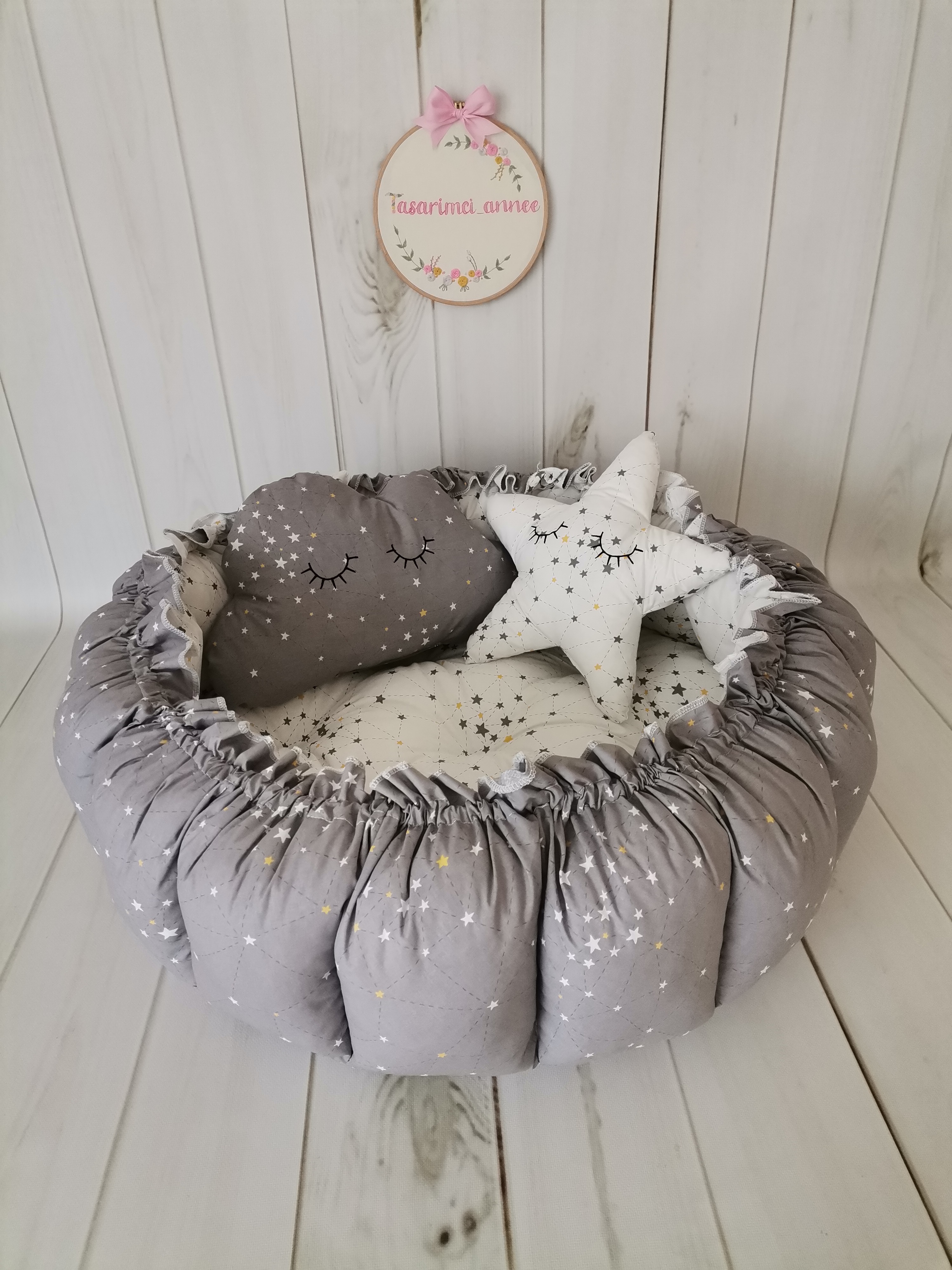 Yuvarlak babynest gri beyaz samanyolu yıldızlı poplin