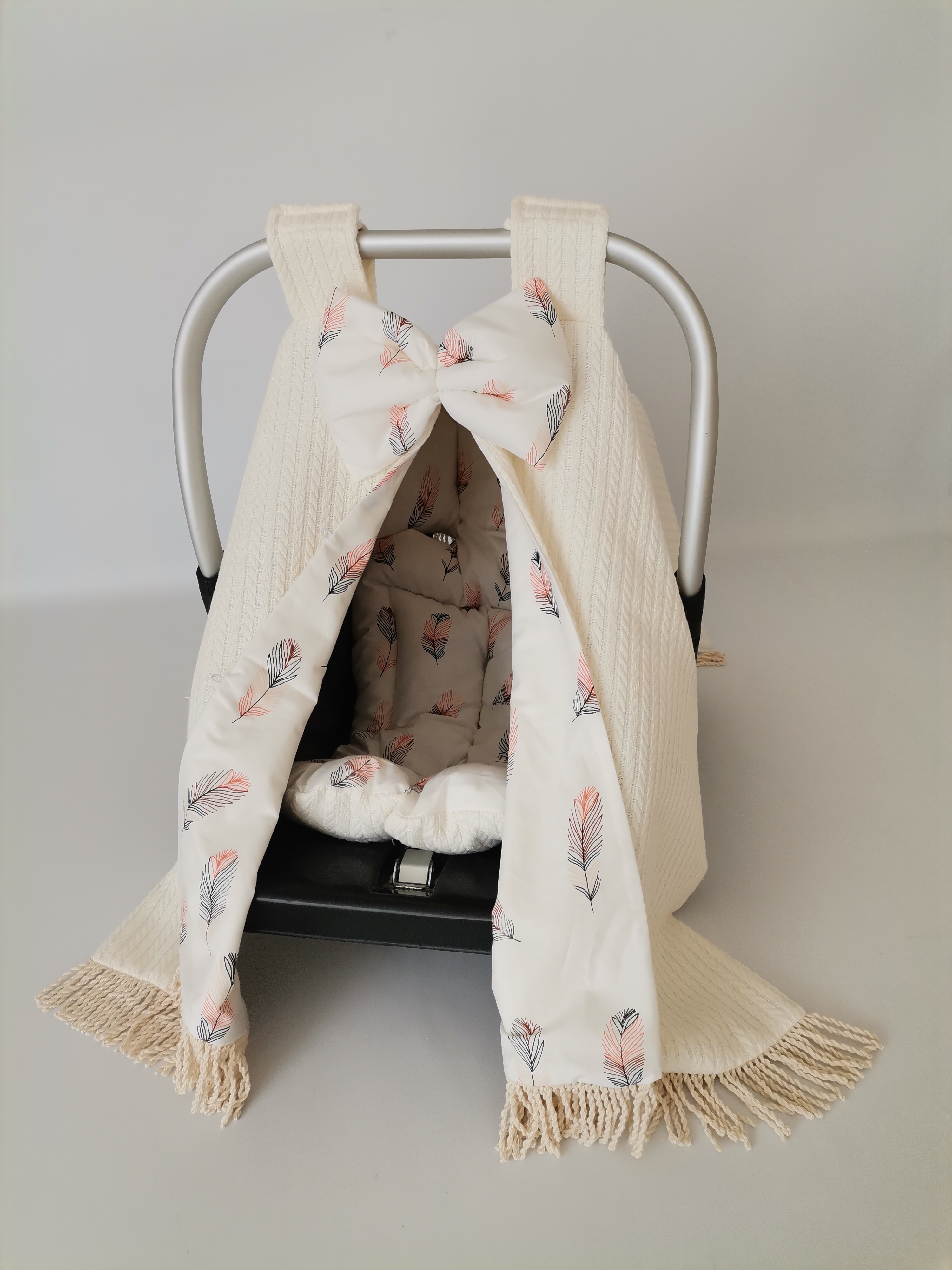 Puset örtüsü püsküllü krem örgü pike - pembe tüylü poplin