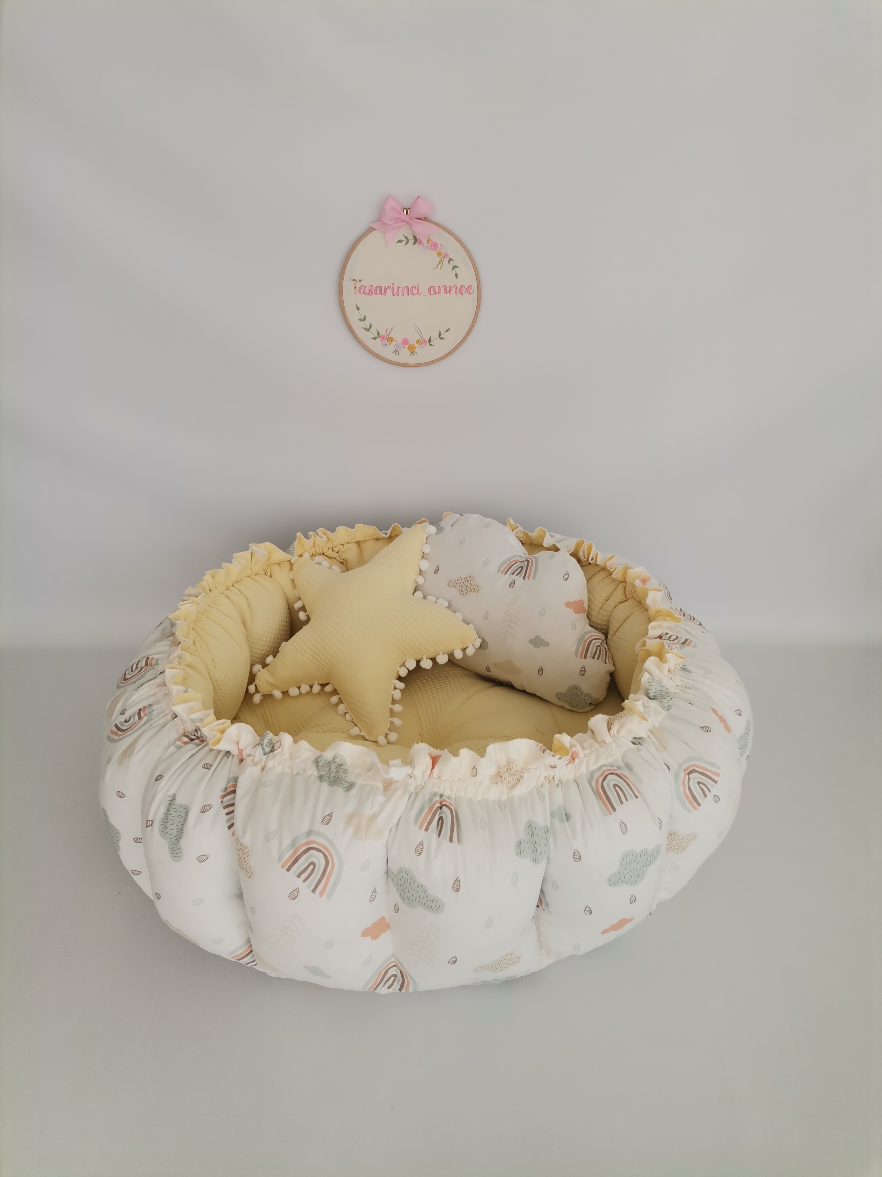 Yuvarlak babynest sarı waffle pike - gökkuşaklı poplin