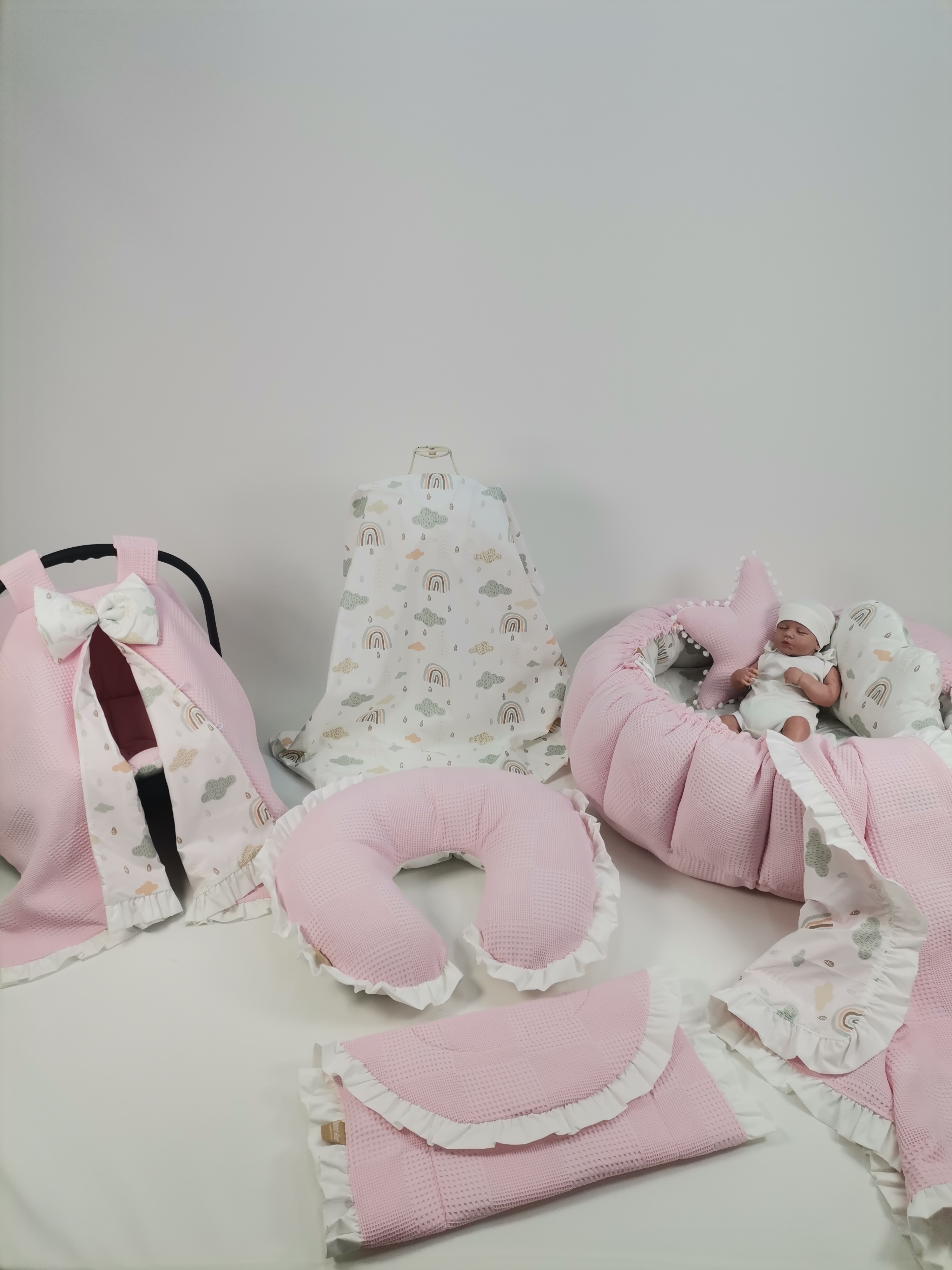Yuvarlak babynest 9'lu fırfırlı set pembe waffle pike - gökkuşaklı poplin