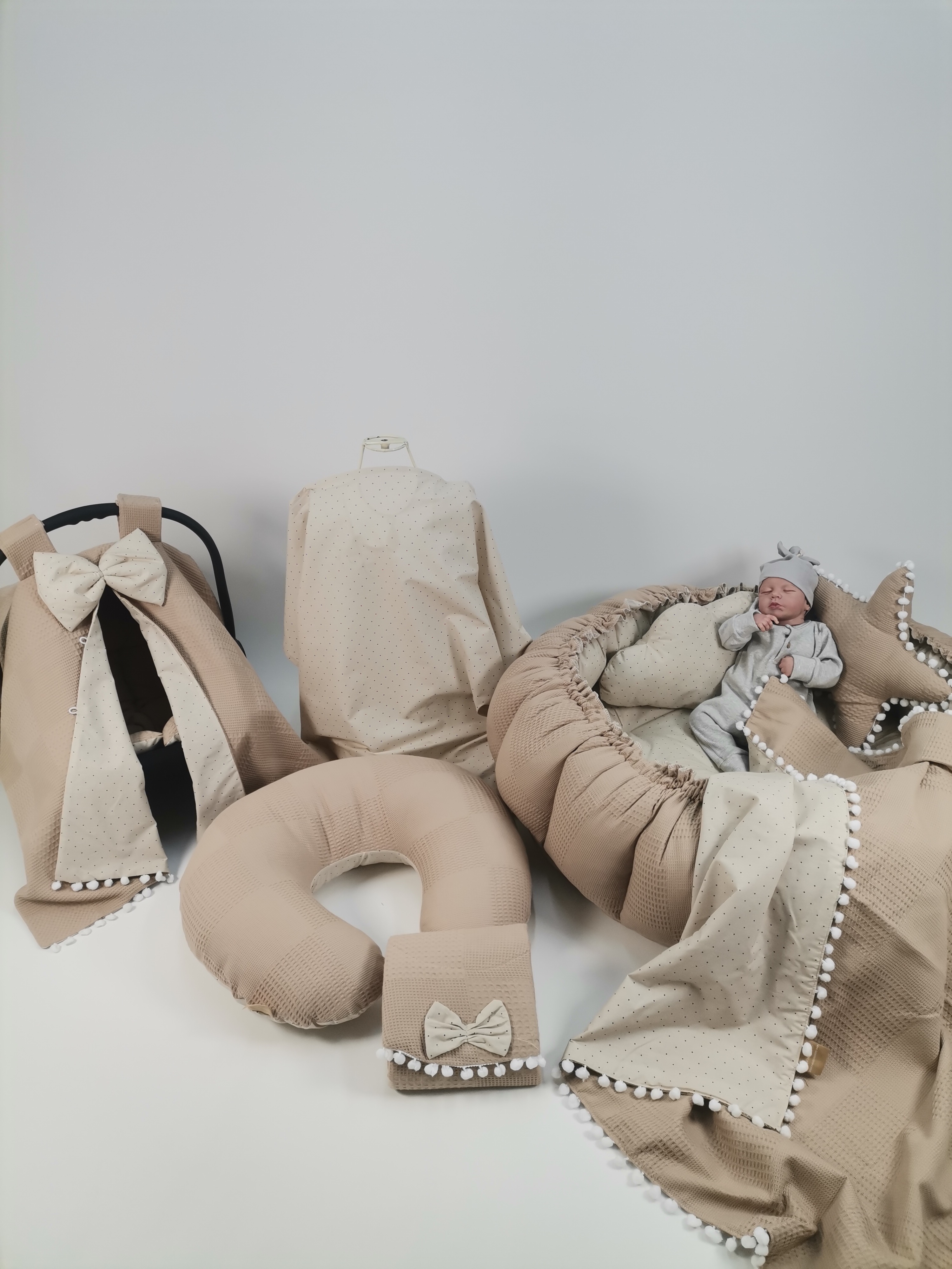 Yuvarlak babynest 9'lu set bej waffle pike - bej zemin üstü kahve rengi puantiyeli poplin