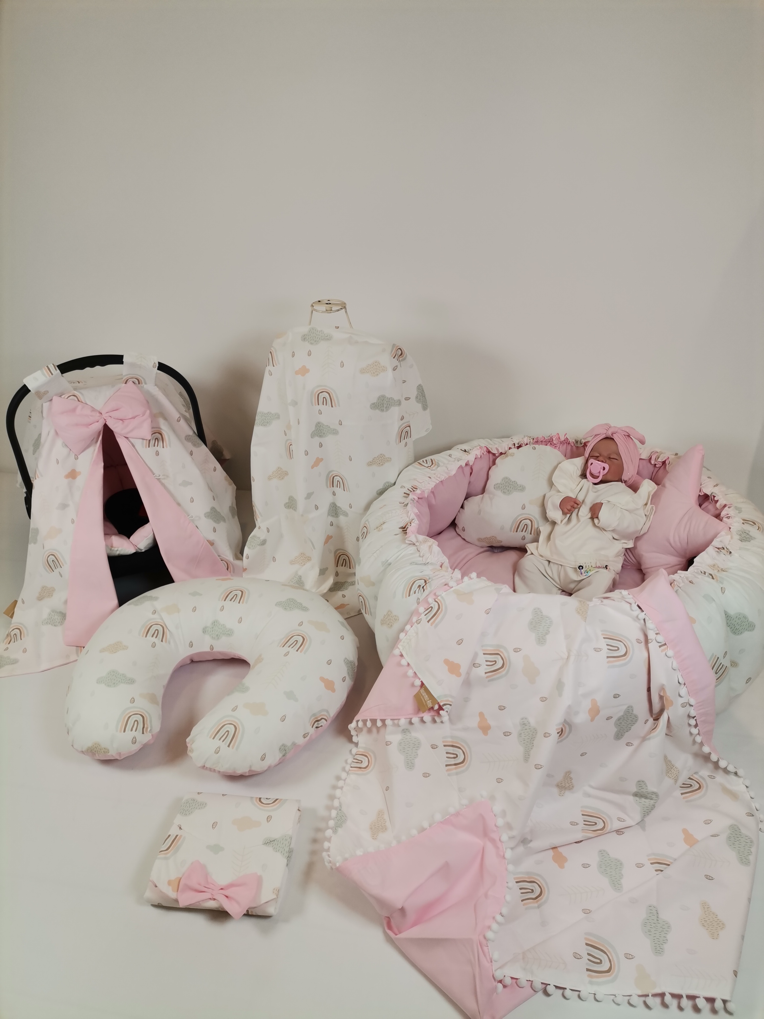 Yuvarlak babynest 9'lu set gökkuşaklı - pembe poplin