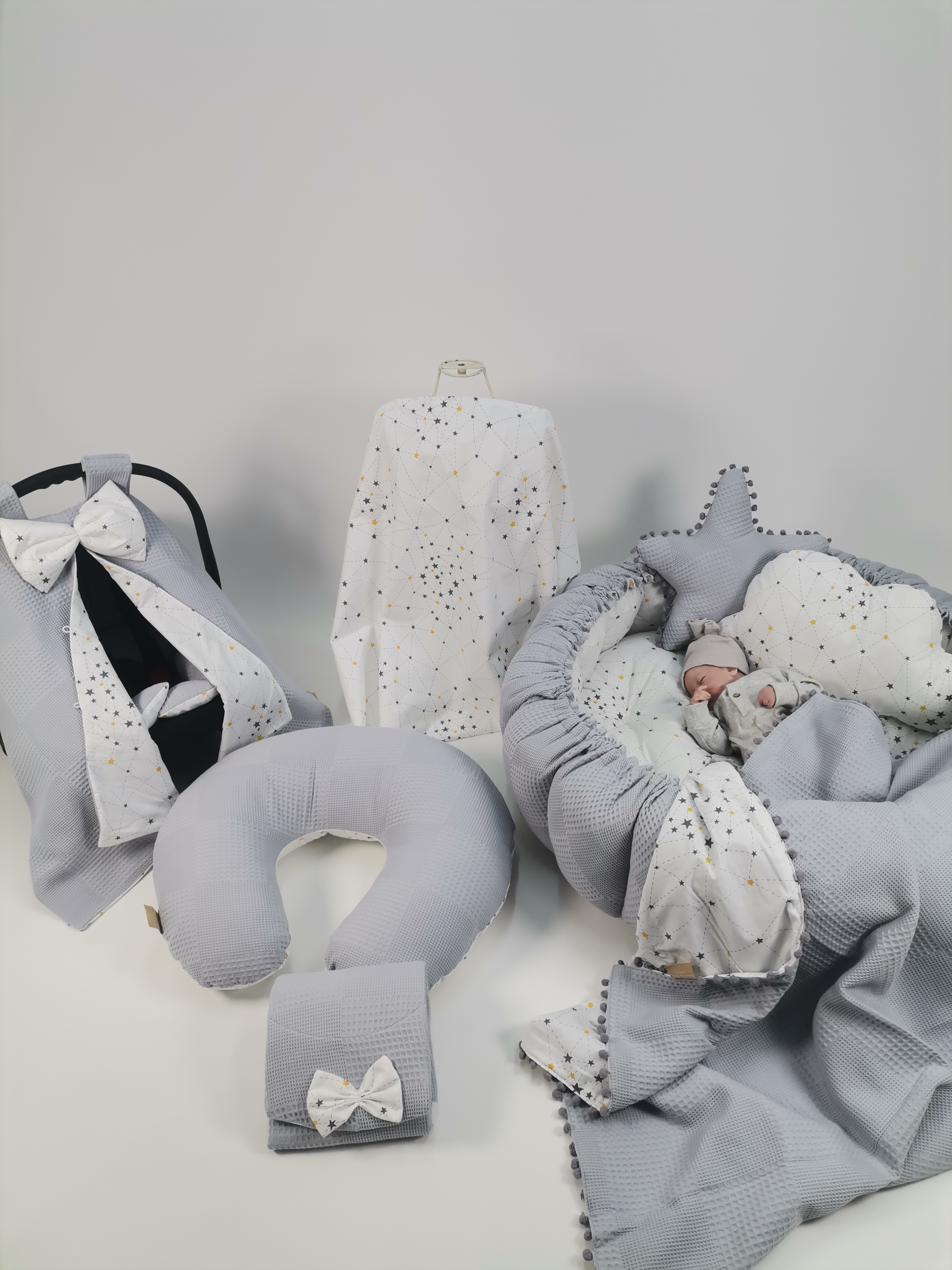 Yuvarlak babynest 9'lu set gri waffle pike - gri samanyolu yıldızlı poplin