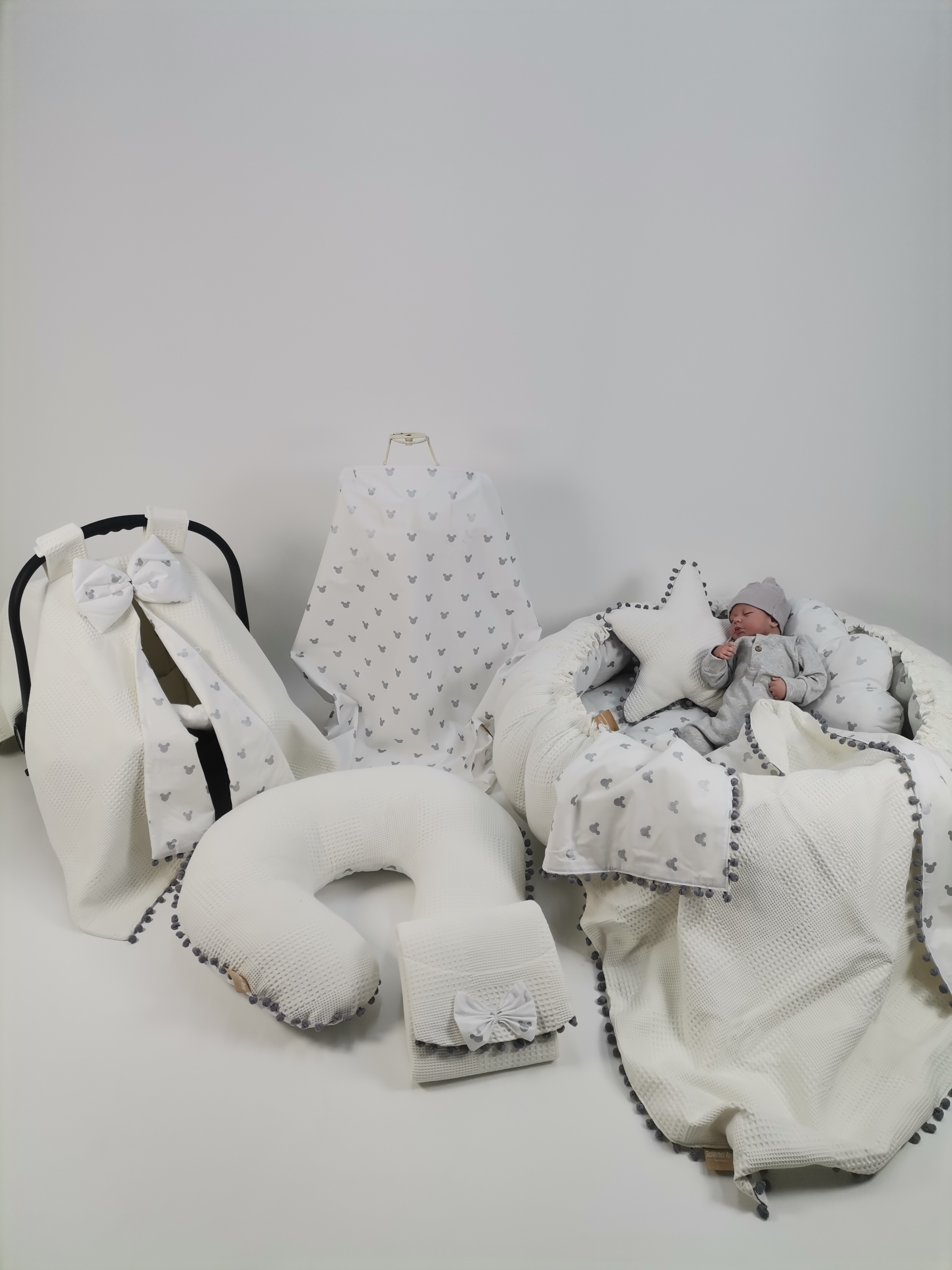 Yuvarlak babynest 9'lu set krem waffle pike - gümüş mickeyli poplin