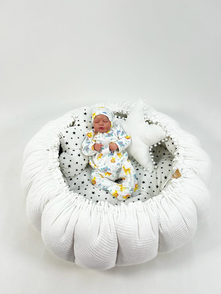 Yuvarlak babynest beyaz waffle pike - beyaz üstü siyah yıldızlı poplin