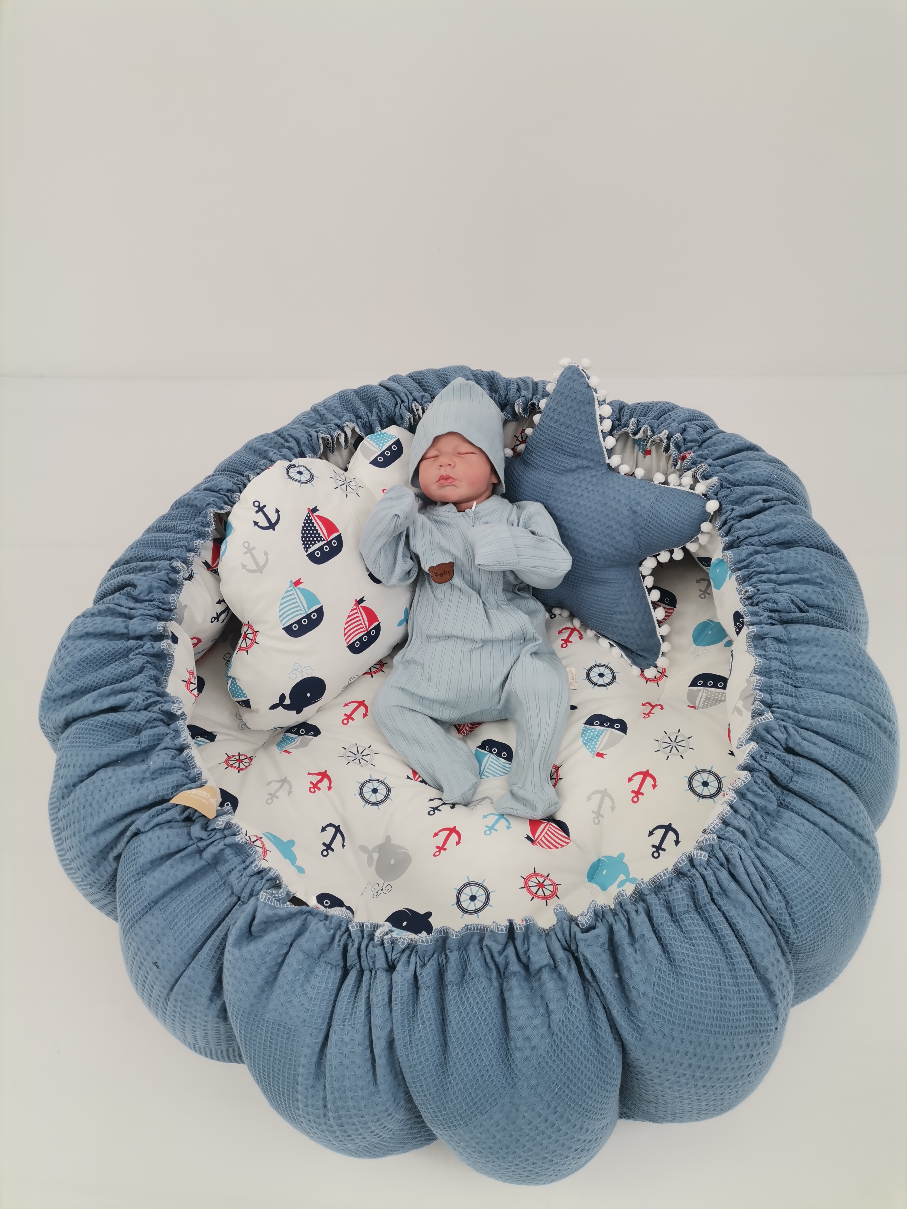 Yuvarlak babynest indigo mavi waffle pike - wella denizci balinalı poplin