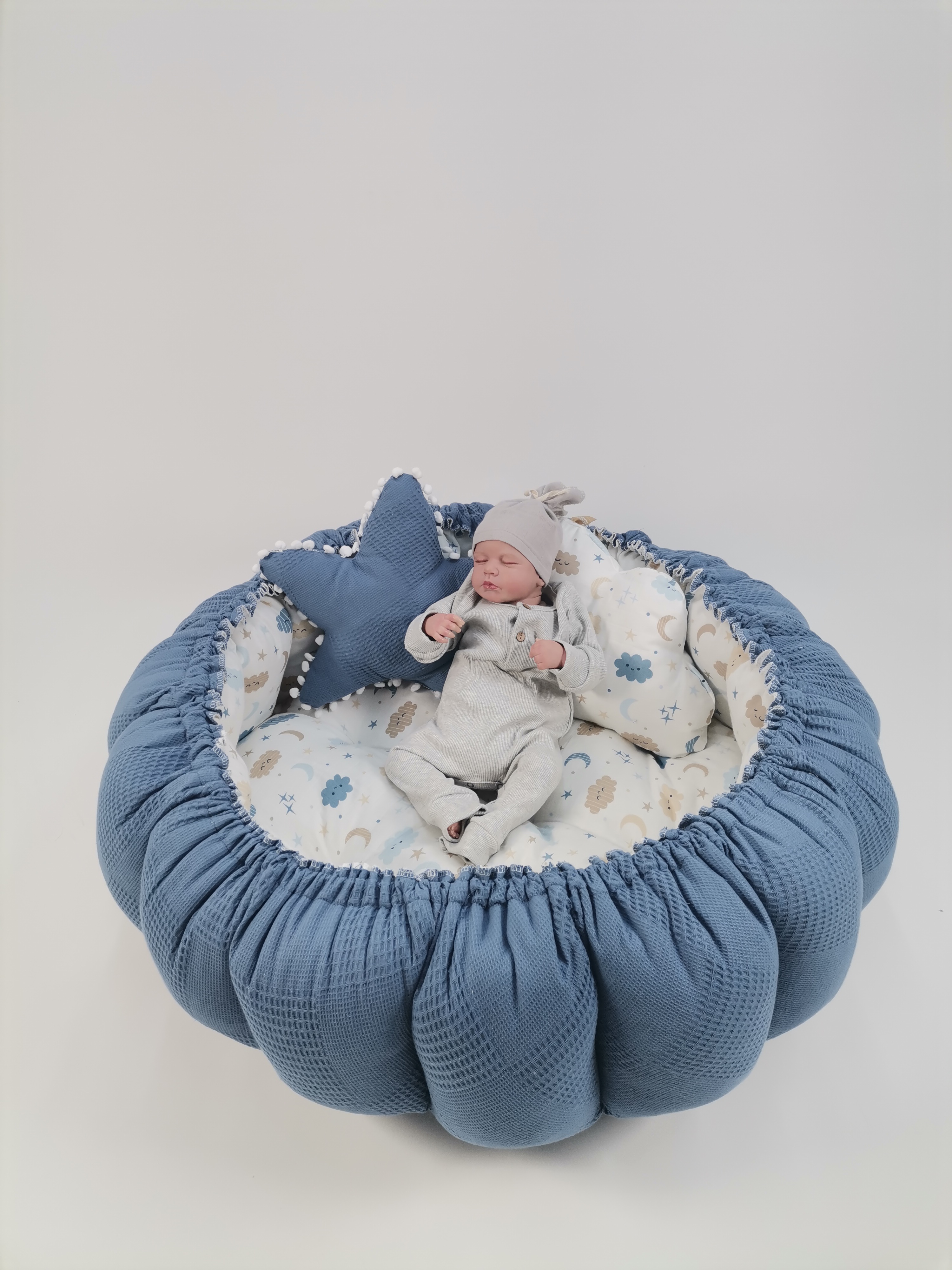 Yuvarlak babynest indigo mavi waffle pike - mavi aylı bulutlu müslin
