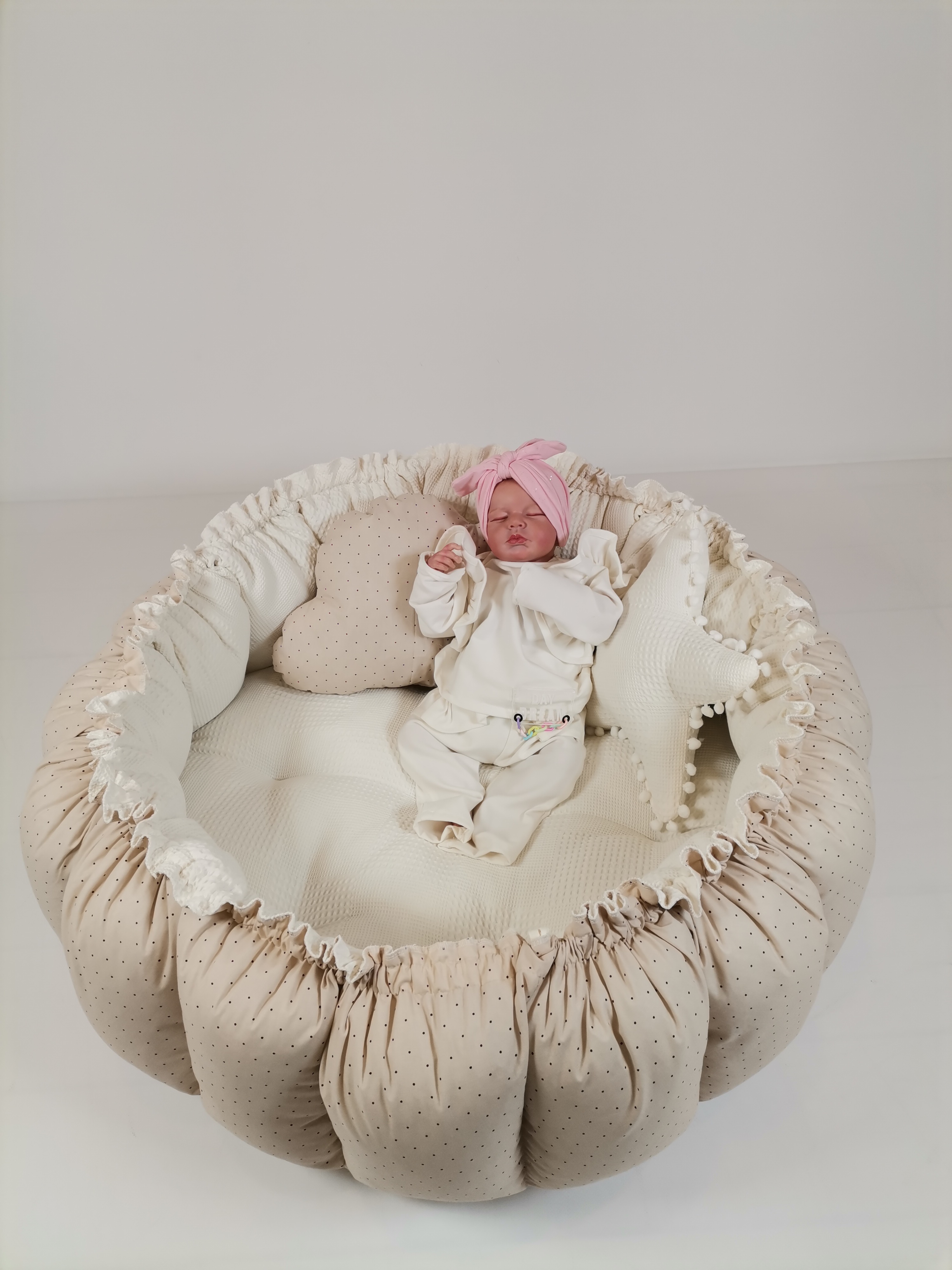Yuvarlak babynest krem waffle pike - bej zemin üstü kahve rengi puantiyeli poplin