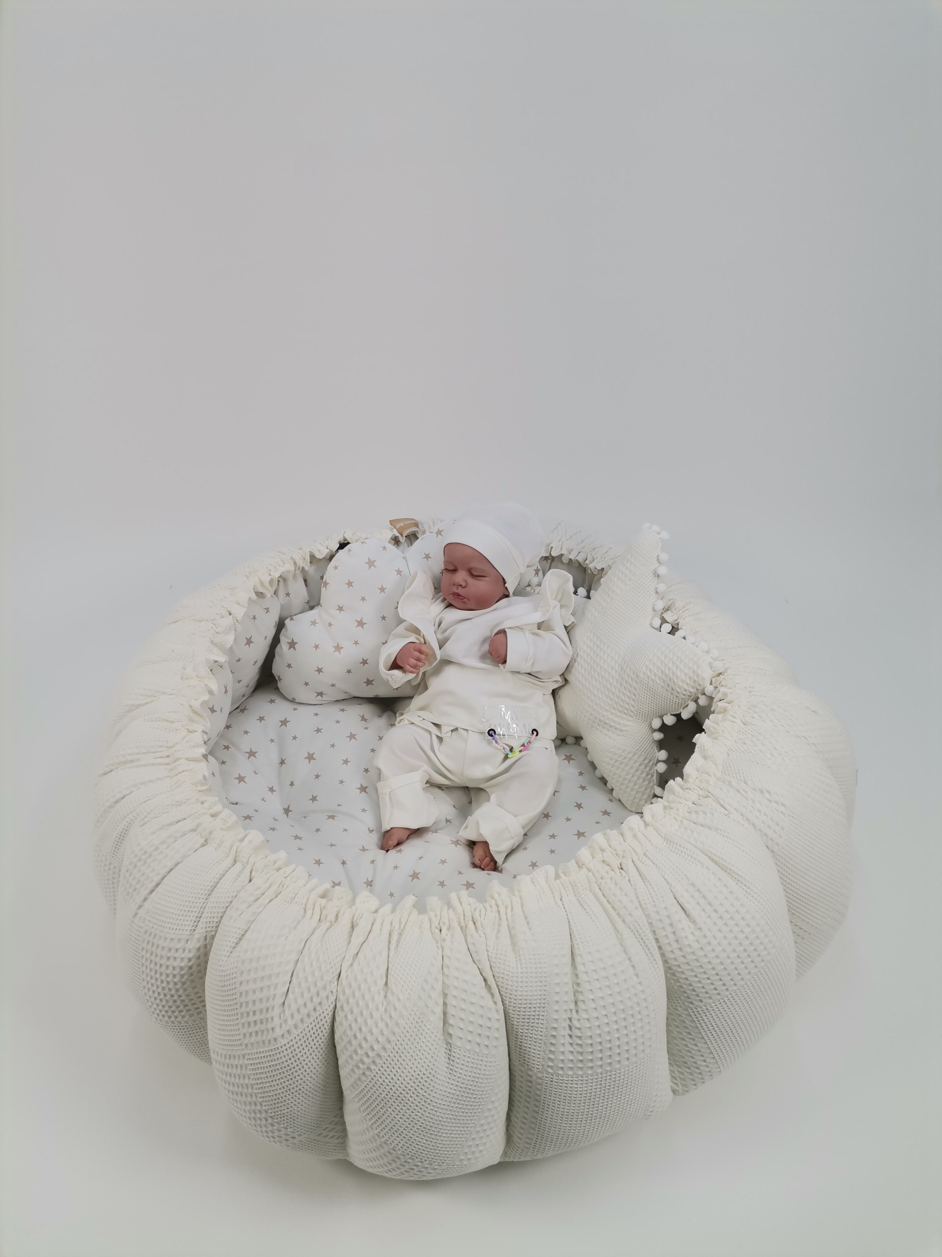 Yuvarlak babynest krem waffle pike - bej yıldızlı poplin