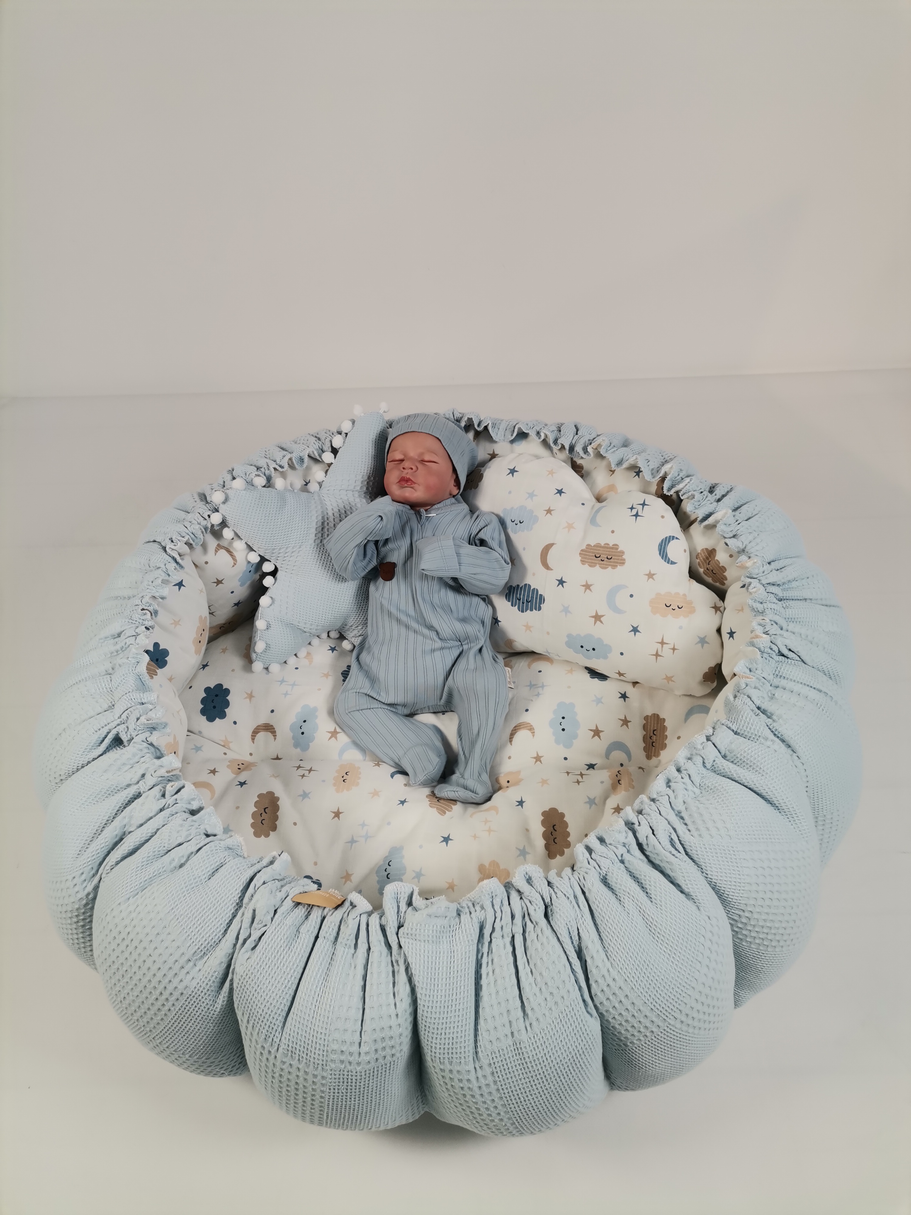 Yuvarlak babynest mavi waffle pike - mavi aylı bulutlu müslin
