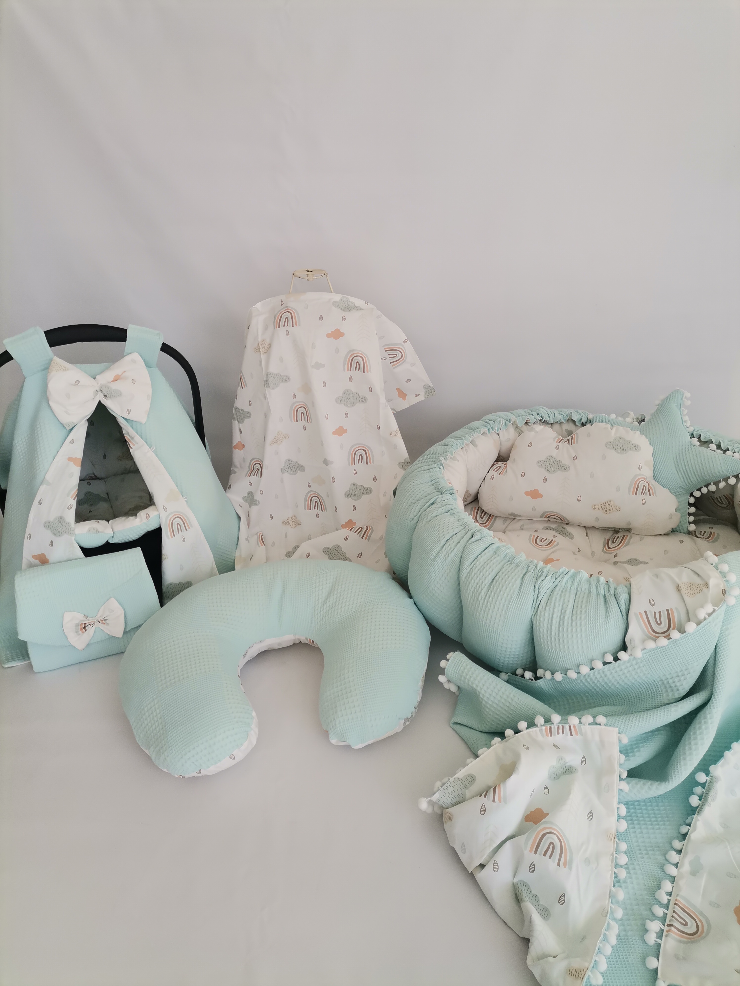 Yuvarlak babynestli 9 'lu set açık yeşil pike - gökkuşaklı poplin