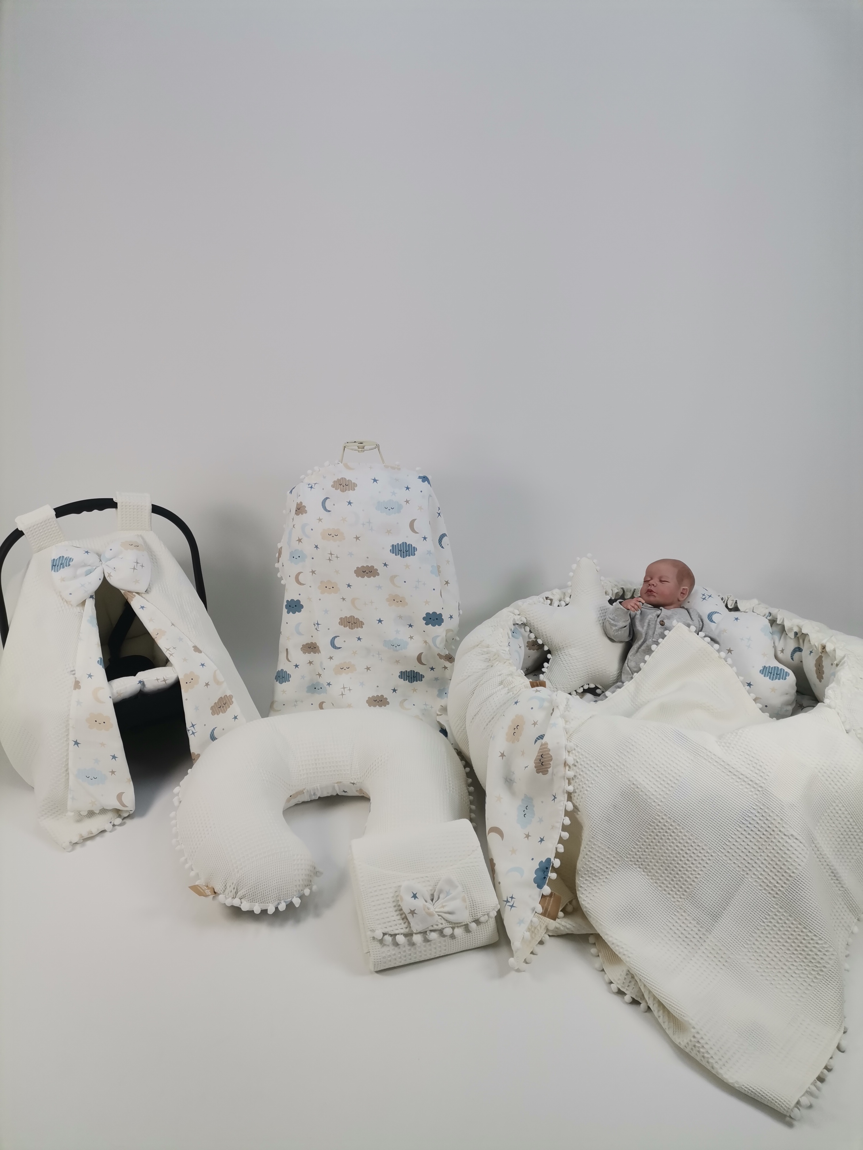 Yuvarlak babynestli 9'lu set krem waffle pike - mavi aylı bulutlu müslin