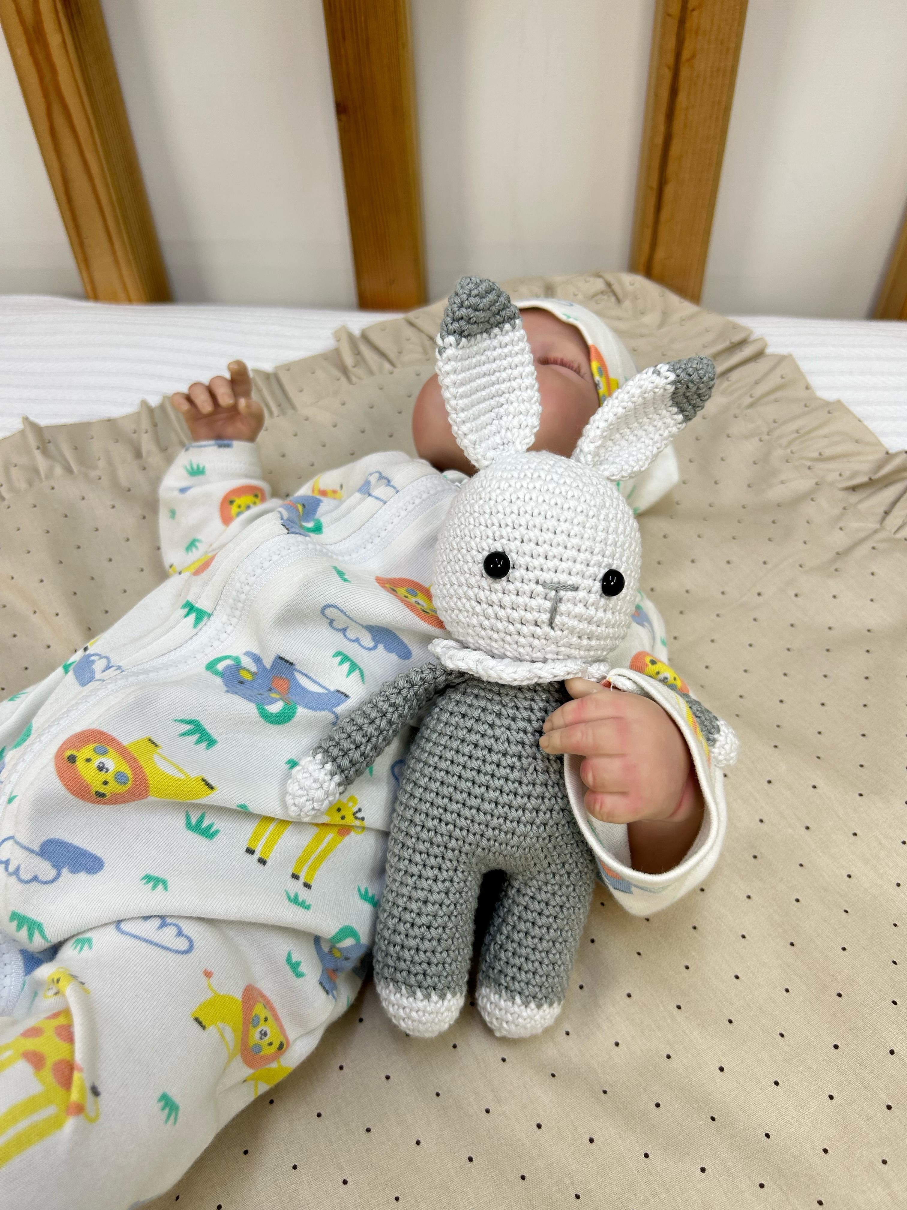 Amigurumi gri tavşancık oyuncak