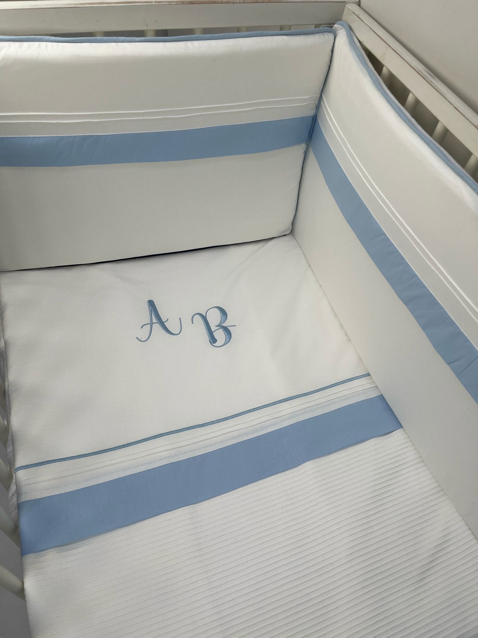 Beşik korumalığı fitilli beyaz poplin - mavi poplin 