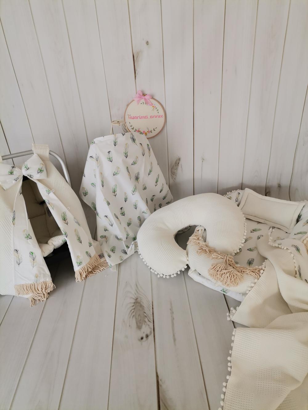 Babynest 8'li püsküllü set krem waffle pike - yeşil tüylü poplin