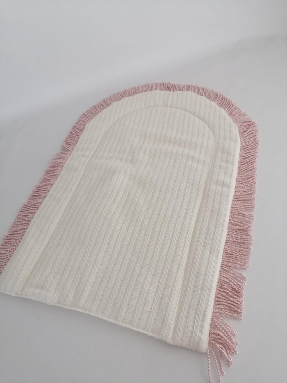 Alt açma matı pembe püsküllü krem örgü pike - krem poplin
